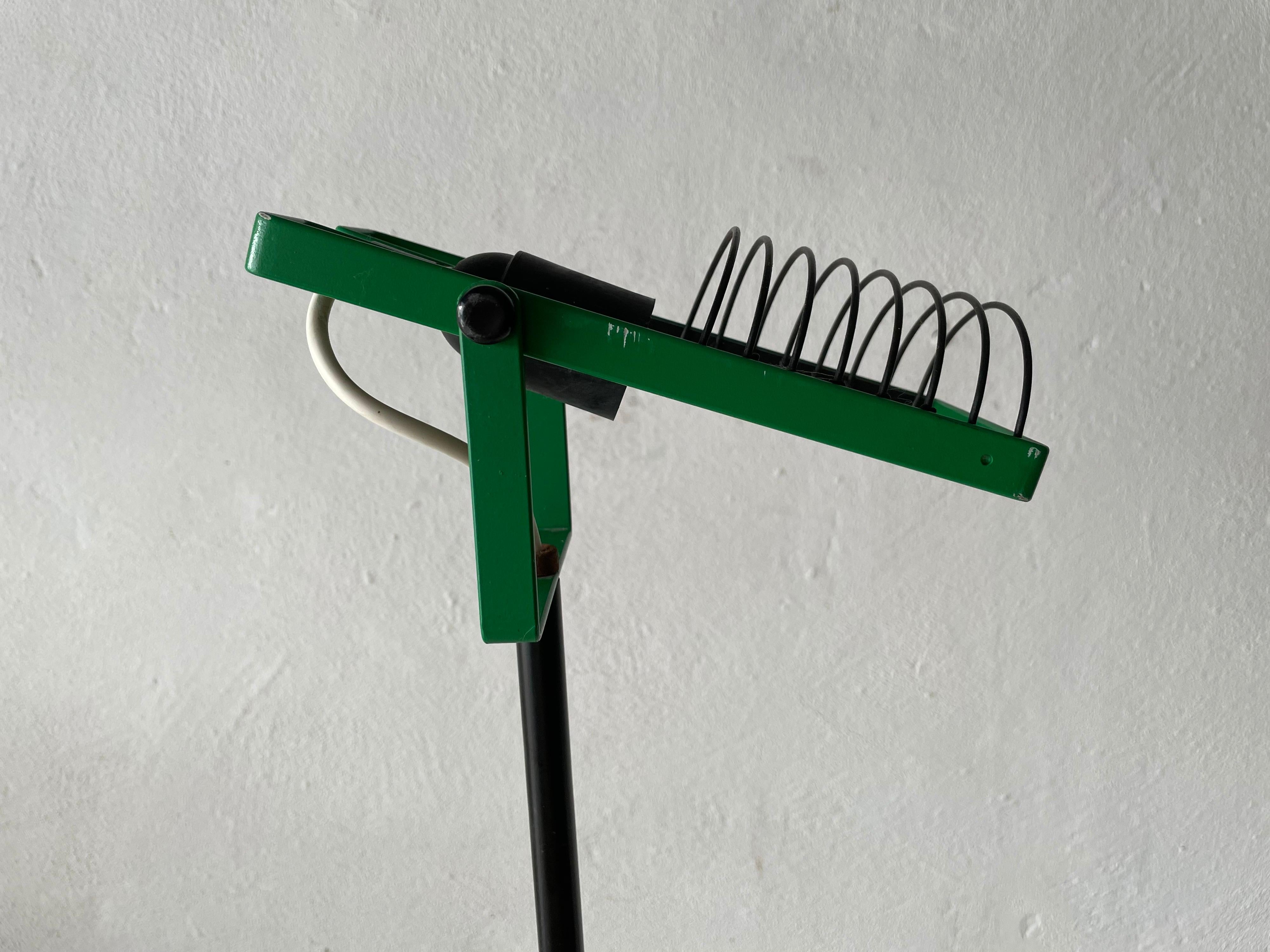 Ère spatiale Lampadaire en métal vert d'Erno Gismondi pour Artemide, 1970, Italie en vente