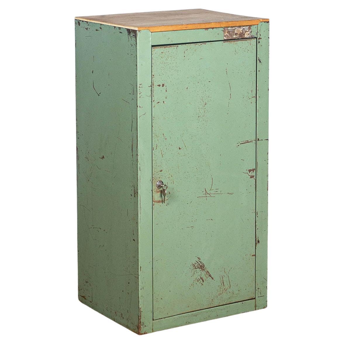Deutsche DDR-Schrank aus grünem Metall, 1960er Jahre