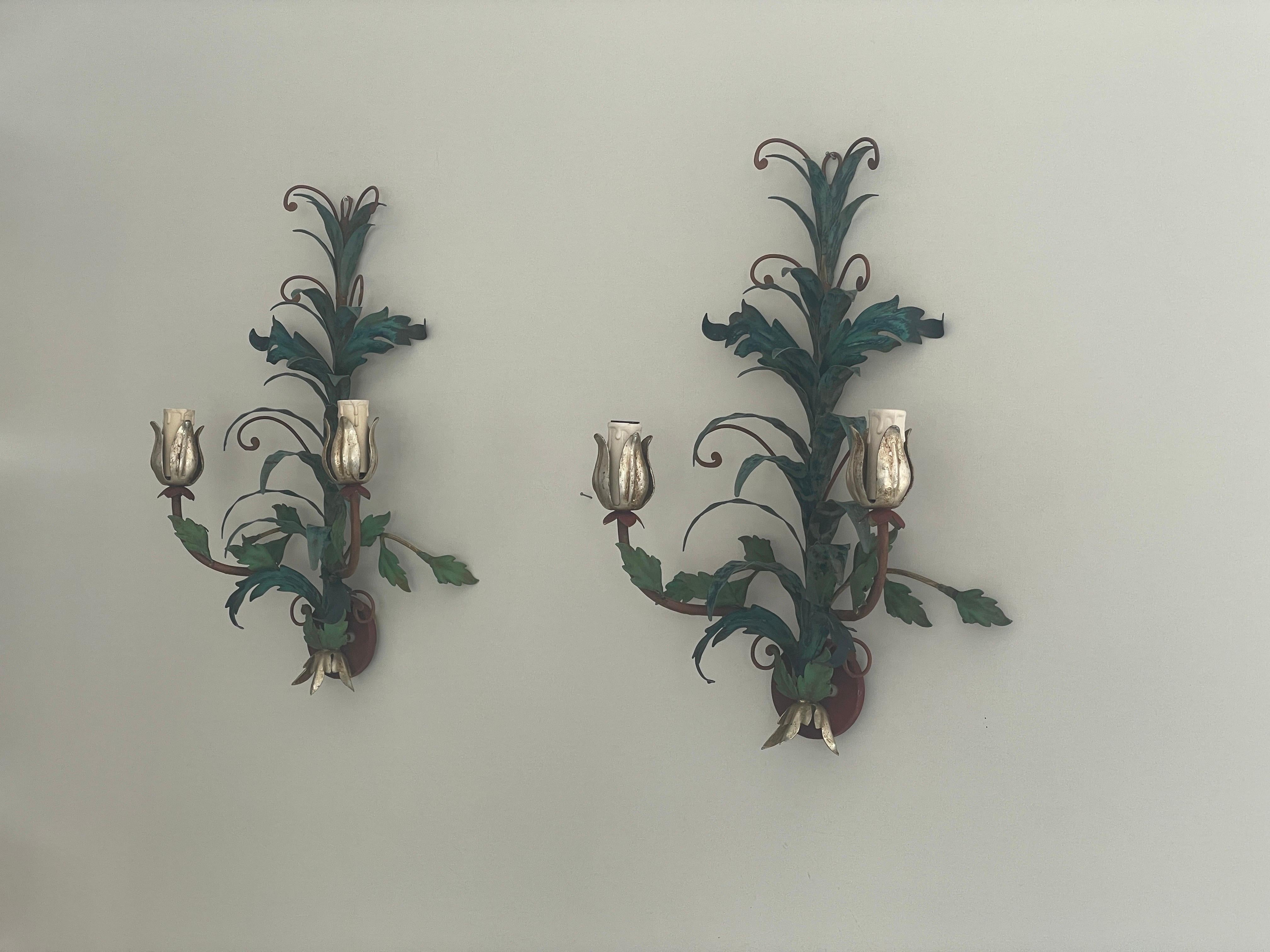 Coppia di appliques Florentine in Greene & Greene in metallo di Lucienne Monique Scandicci Firenze, anni '60, Italia
Design minimalista
Qualità molto elevata.
Completamente funzionante.

Le lampade sono in ottime condizioni vintage.
Usura coerente