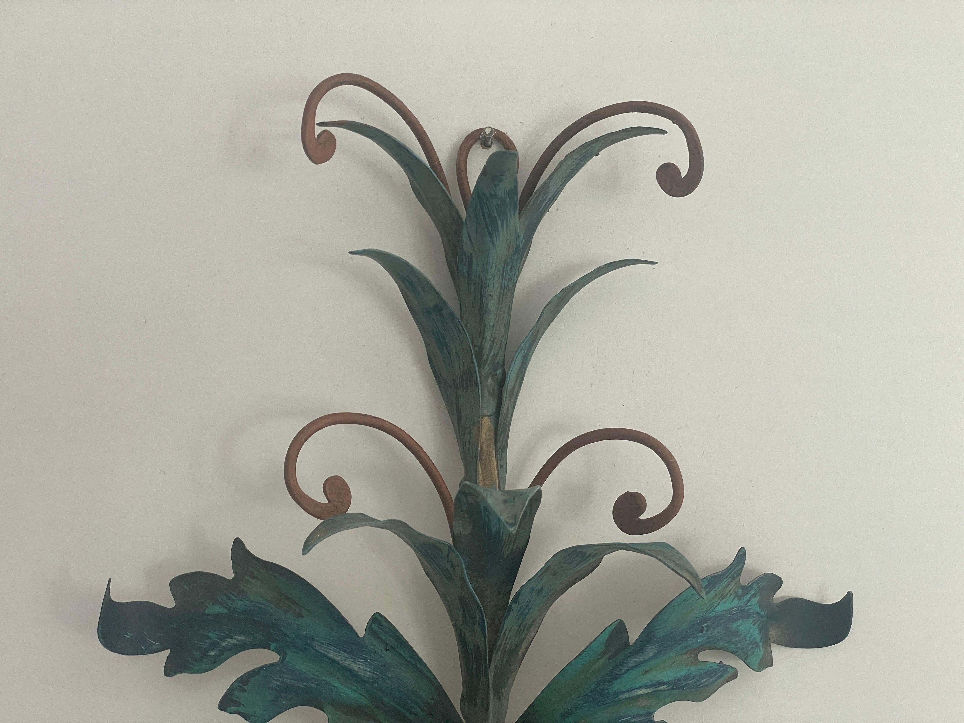 Ottone Coppia di appliques Florentine in metallo verde di I.L.A. Scandicci Firenze, anni '60, Italia in vendita