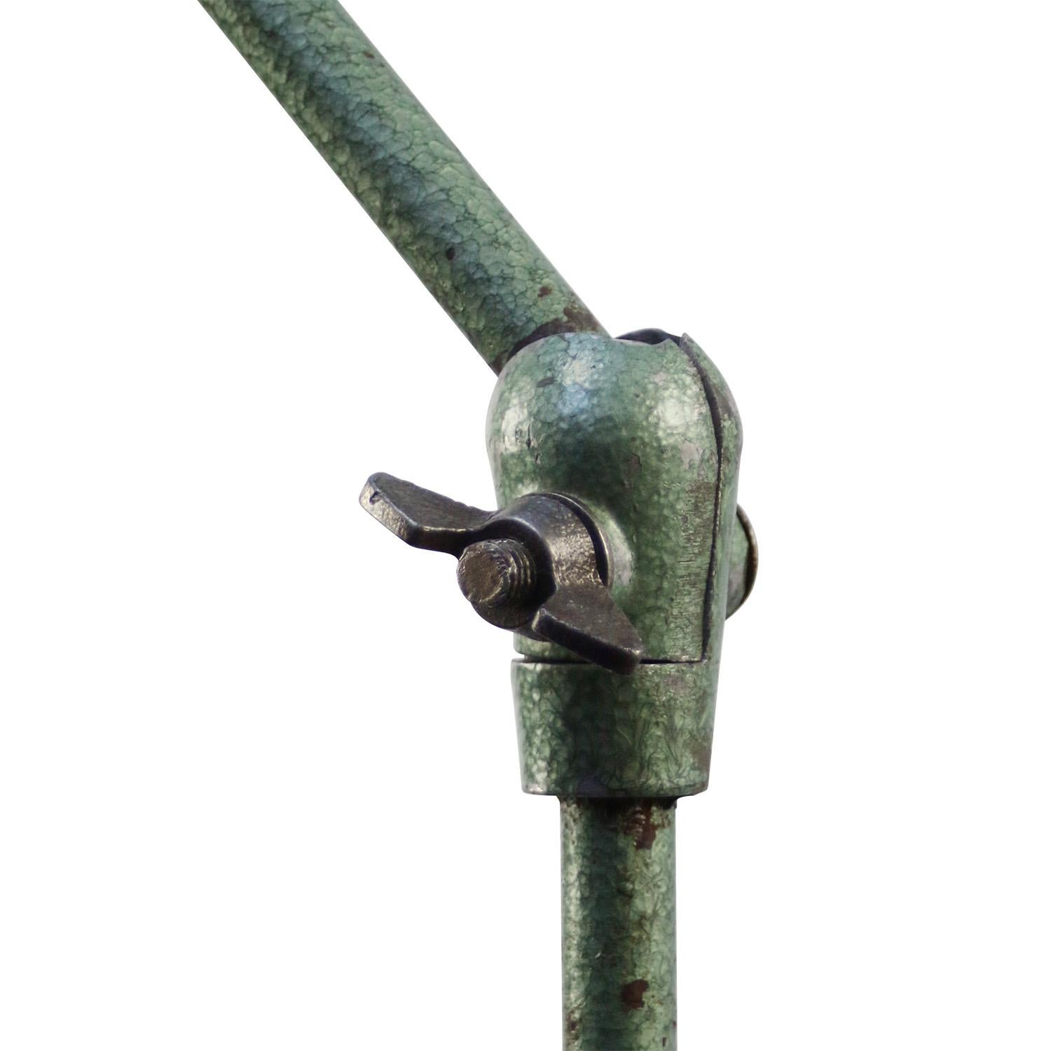 Industriel Lampe de bureau Machinist industrielle vintage en métal vert en vente