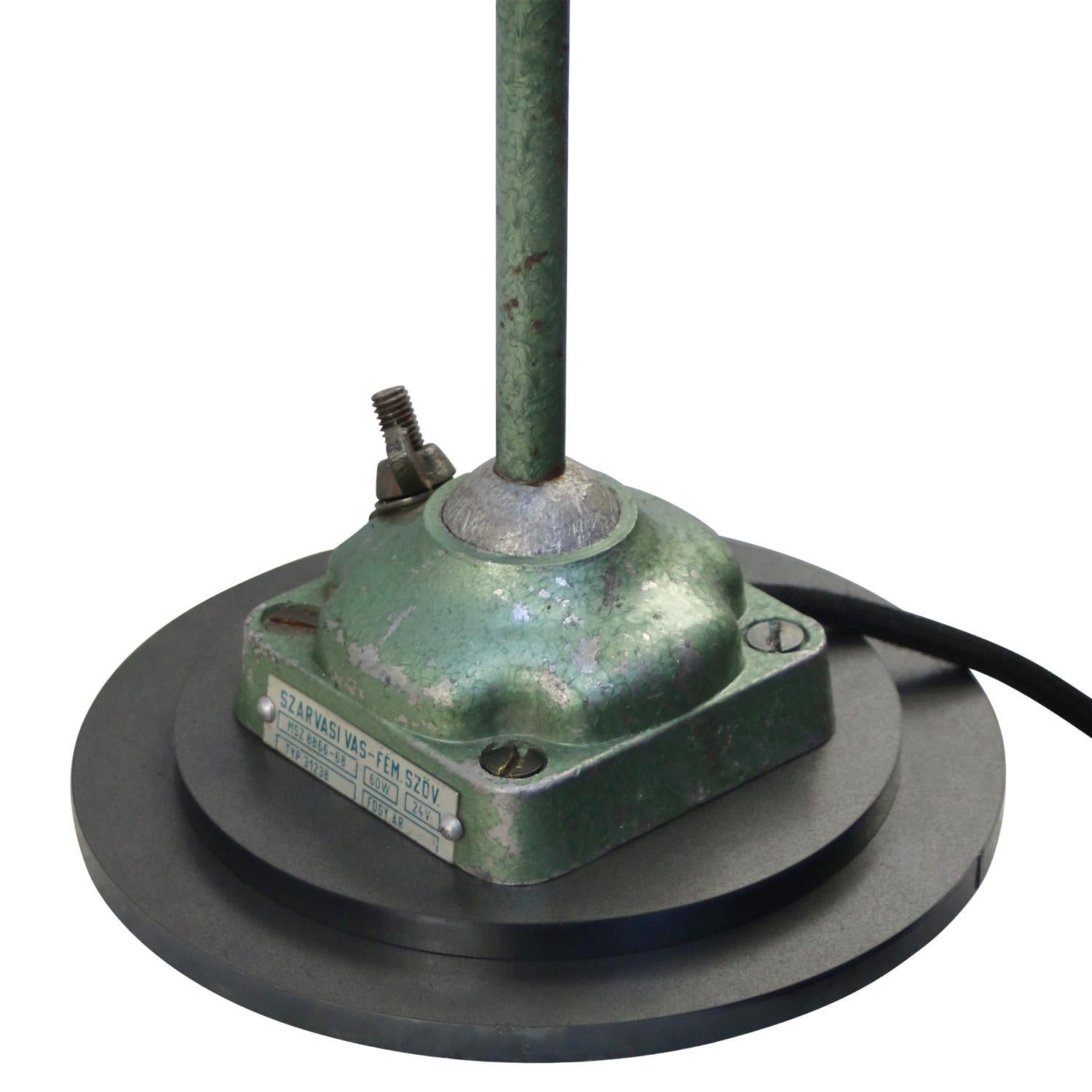 20th Century Green Metal Vintage Industrial Machinist Table Desk Light For Sale
