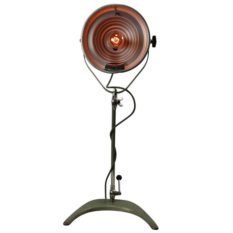 Green Metal Vintage Industrial Medical Desk Table Lamp In Good Condition In Amsterdam, NL
