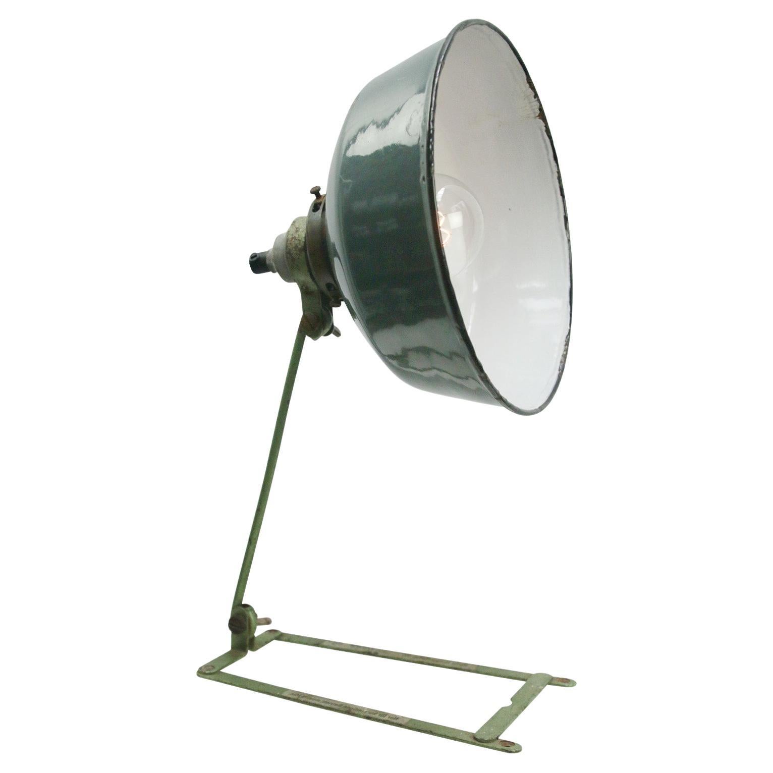 Lampe de bureau de style industriel vintage en métal vert et émail en vente