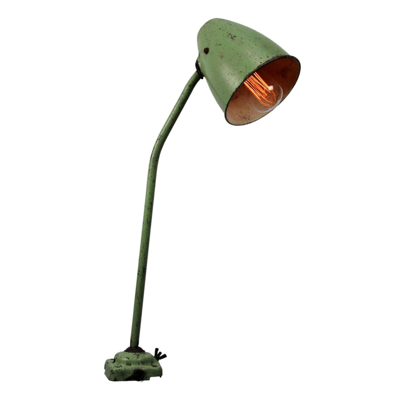 Green Metal Vintage Industrial Work Light Table Desk Light In Good Condition In Amsterdam, NL