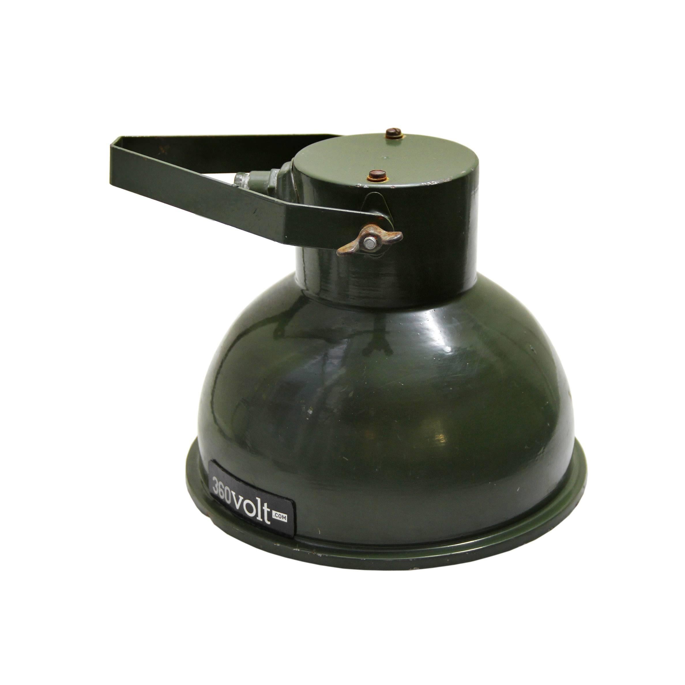 Army spot hanging or wall lighting. Army green aluminium. White interior.
Adjustable in angle.

Weight: 0.5 kg / 1.1 lb.

All lamps have been made suitable by international standards for incandescent light bulbs, energy-efficient and LED bulbs.
