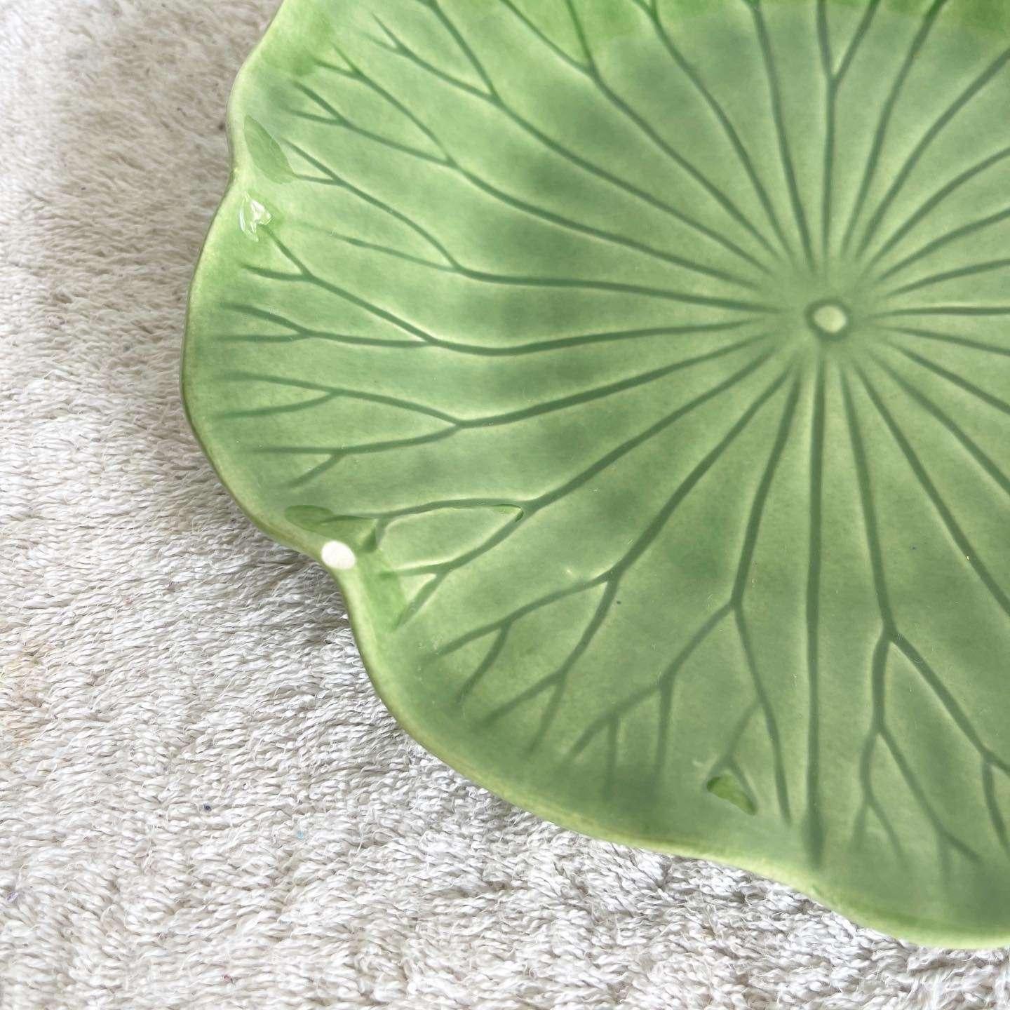 American Green Metlox Poppytrail Lotus Plate - a Pair