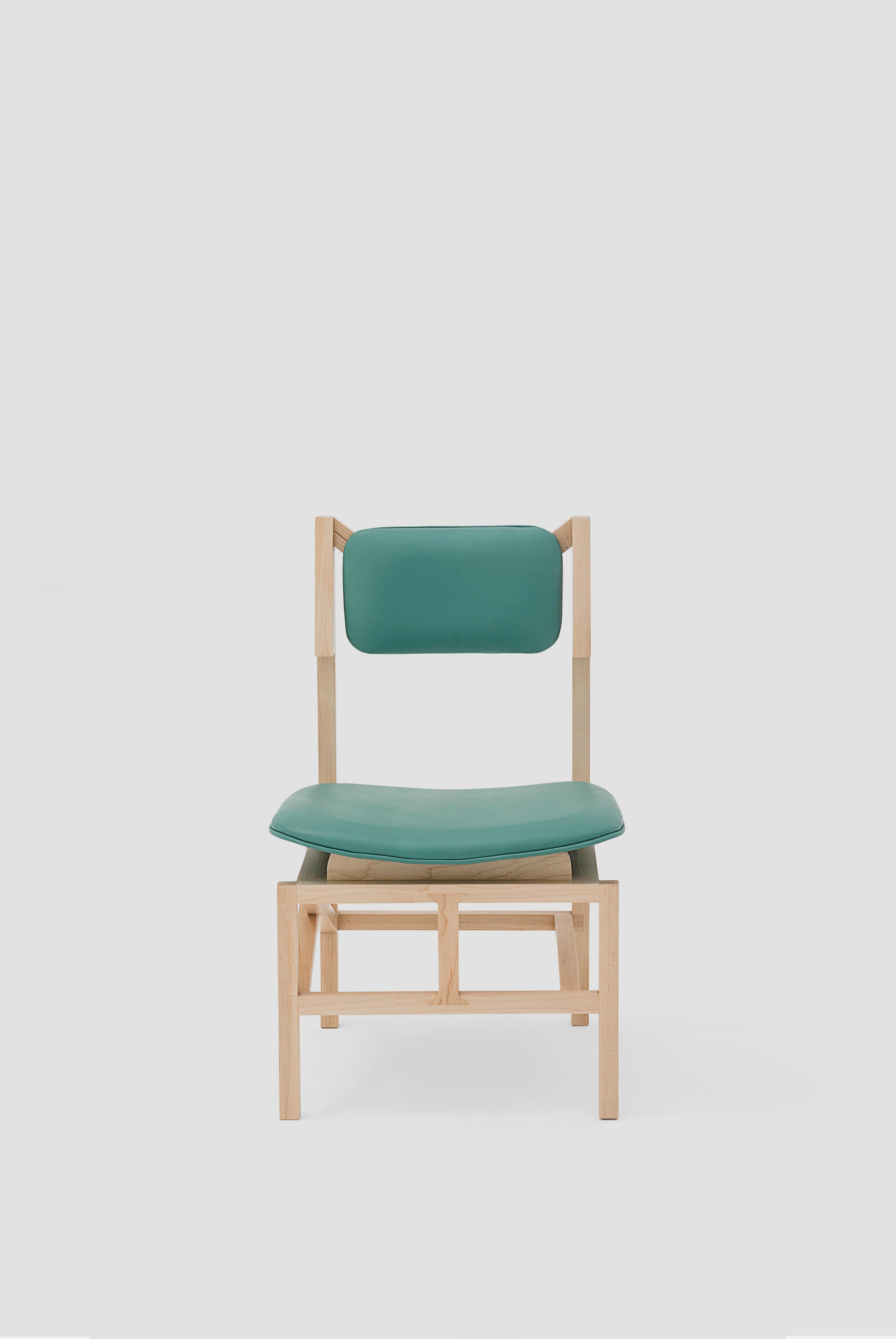 Green Mexico chair by Marco Rountree
Dimensions: D 53 x W 57 x H 92 cm
Materials: walnut wood, leather.

Chair made of walnut and leather.

Marco Rountree
He defines his practice as the free experimentation of drawing in any material. Through