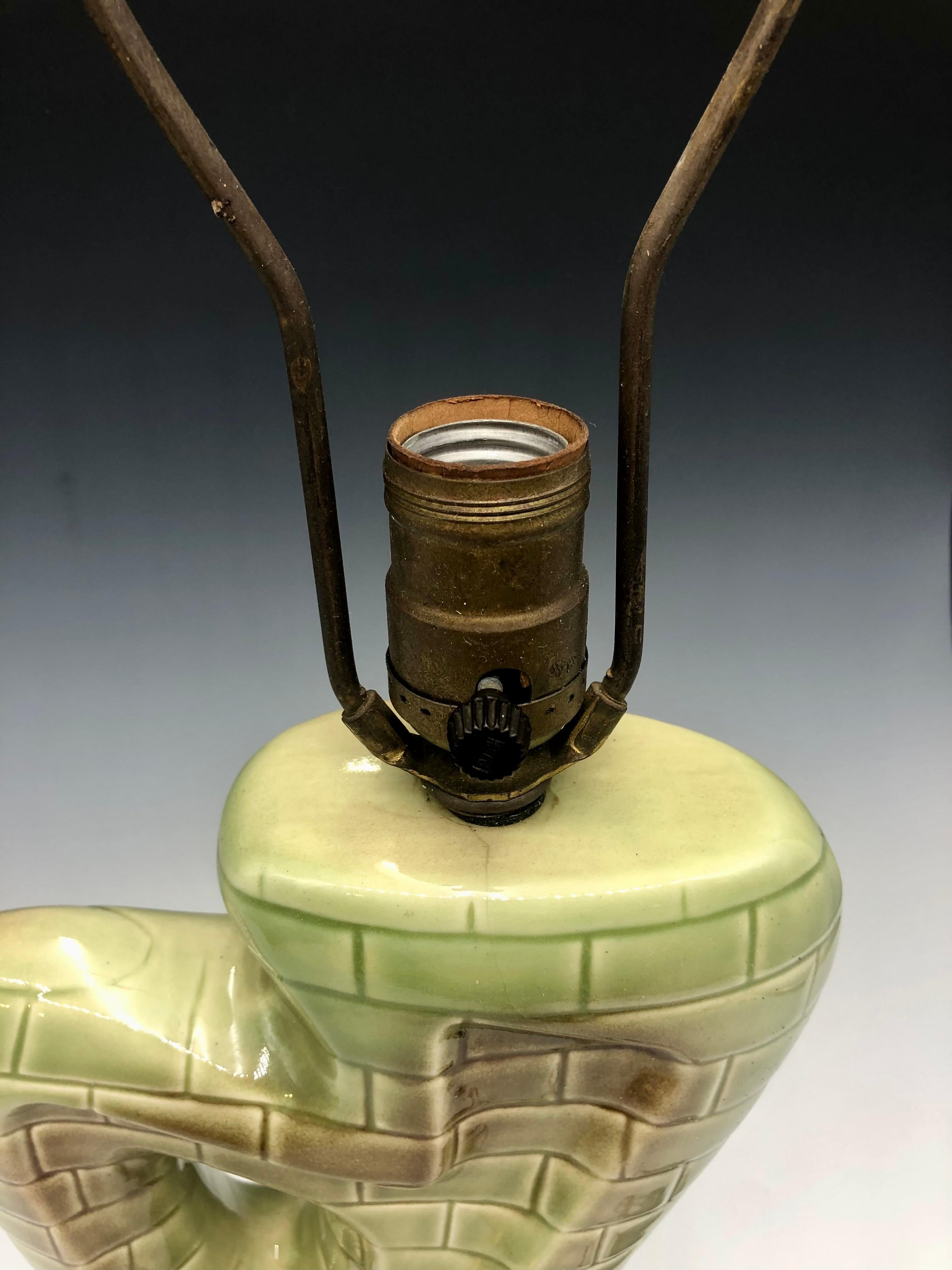 Green Mid-Century Modern Abstract Ceramic Table Lamp with Geometric Brick Motif In Good Condition For Sale In East Quogue, NY