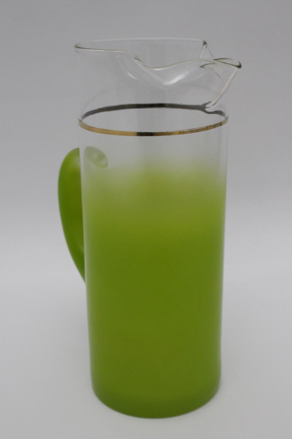 Grüner Vintage-Glaskrug aus der Moderne der Mitte des Jahrhunderts, Italien, 1950er Jahre im Zustand „Gut“ im Angebot in Vienna, AT