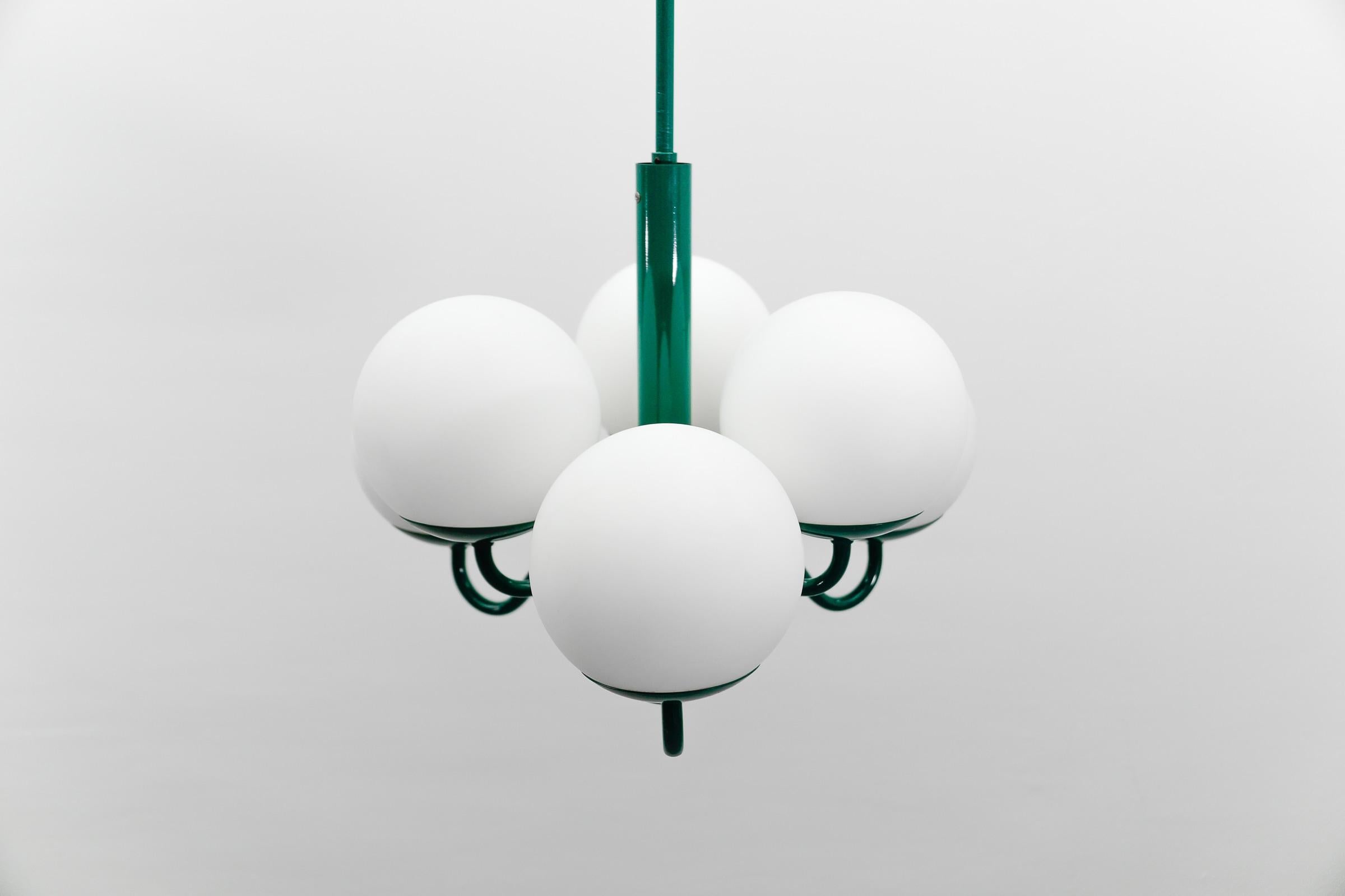 Grüne moderne Sputnik-Pendelleuchte aus der Mitte des Jahrhunderts von Kaiser Leuchten, Deutschland 1960er Jahre im Angebot 4