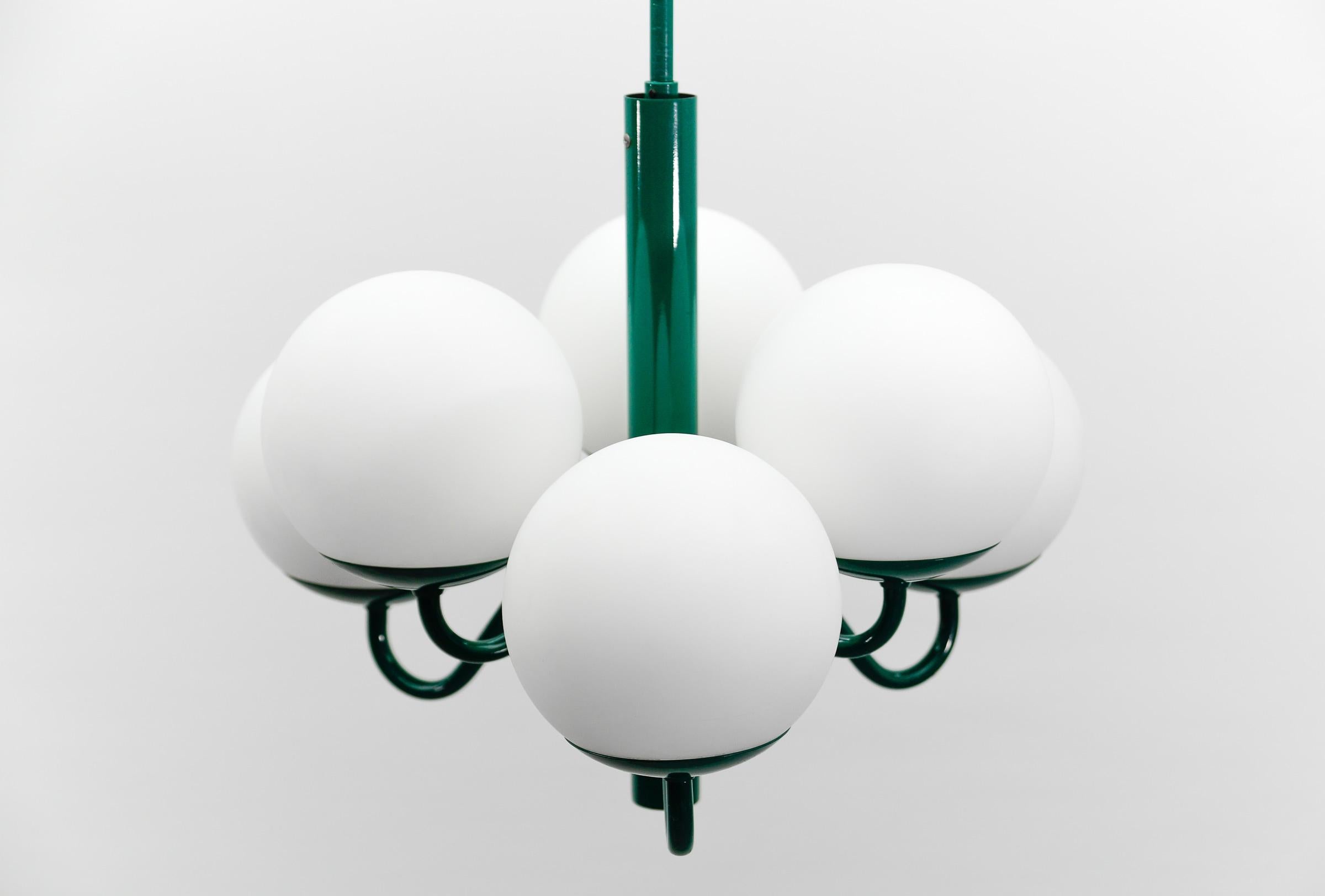 Grüne moderne Sputnik-Pendelleuchte aus der Mitte des Jahrhunderts von Kaiser Leuchten, Deutschland 1960er Jahre im Angebot 3