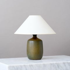 Lámpara de sobremesa de gres verde de mediados de siglo de Agne Aronsson, Suecia, años 60.