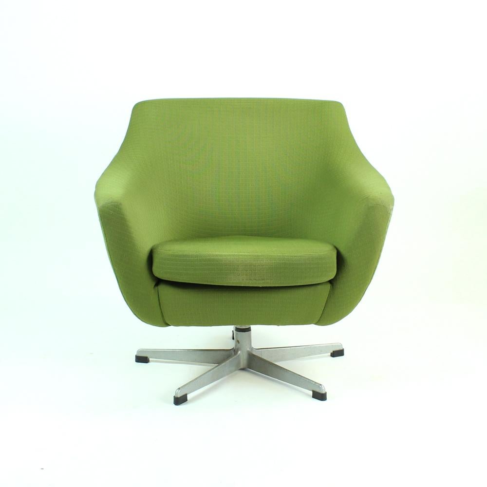 Beautiful midcentury club chair in an original green fabric. Produced in Czechoslovakia by UP Zavody in 1979. The original tag still on the chair, plus the company name is also engraved in the metal leg. The chair is in an original fabric with only