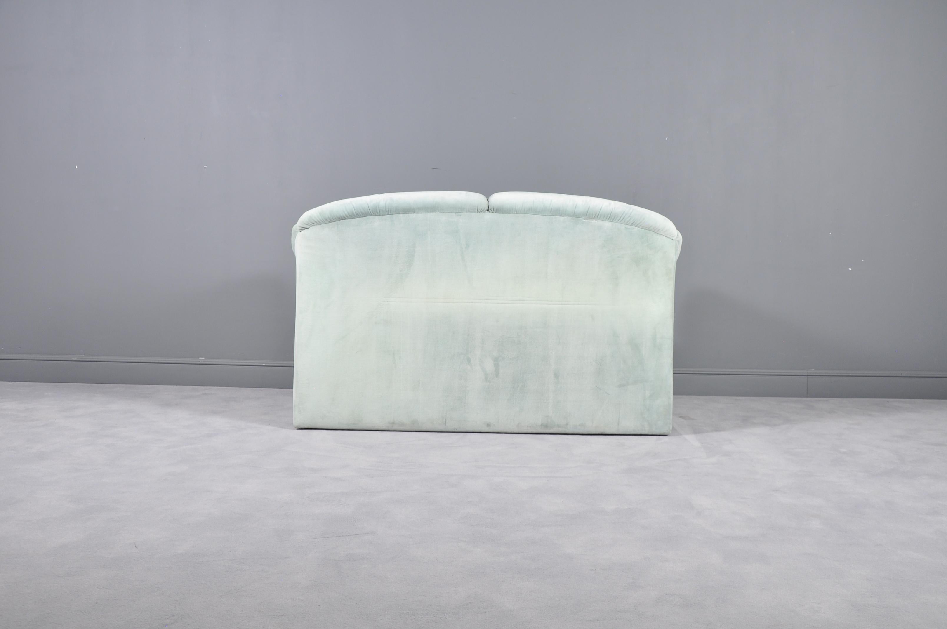 Green Mint Velvet Loveseat by Walter Knoll, 1980s In Good Condition For Sale In Bucharest, RO