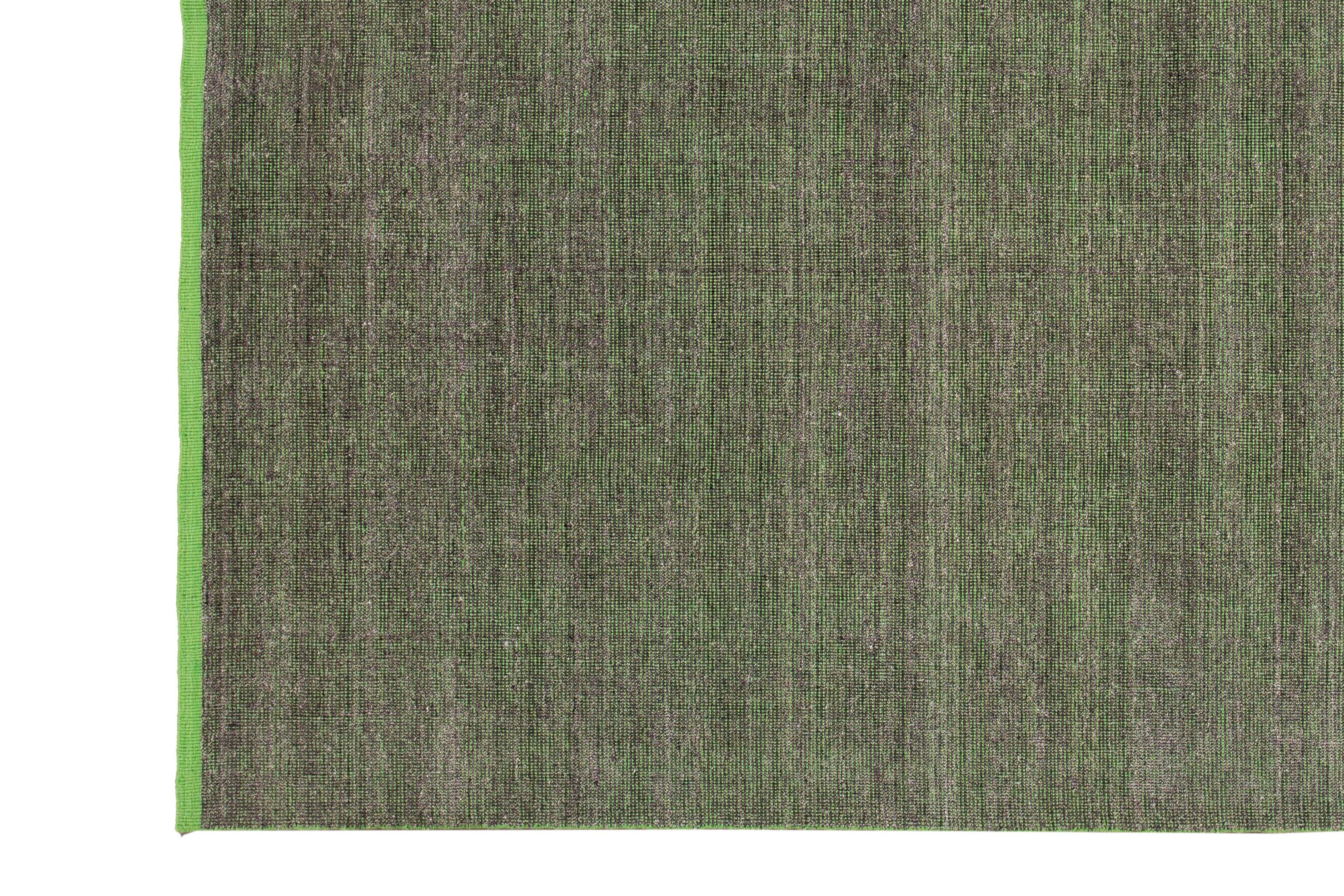 Beautiful modern handmade Indian bamboo and silk boho rug with a gray and green field. This Boho Collection Rug has a green border in an all-over solid design.

This rug measures: 9'0