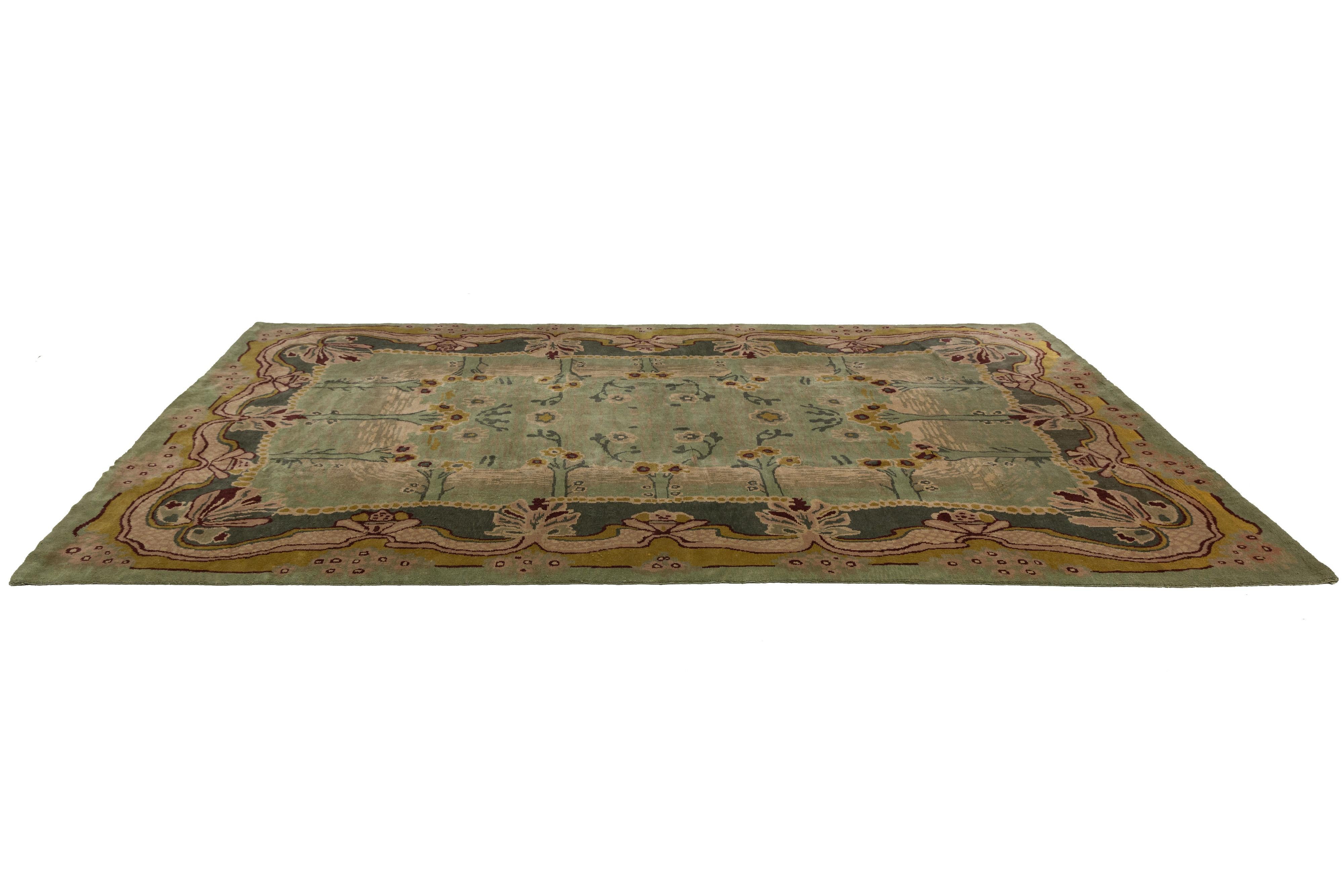 Green Modern Donegal Arts & Crafts Style Handmade Wool Rug In Excellent Condition For Sale In Norwalk, CT