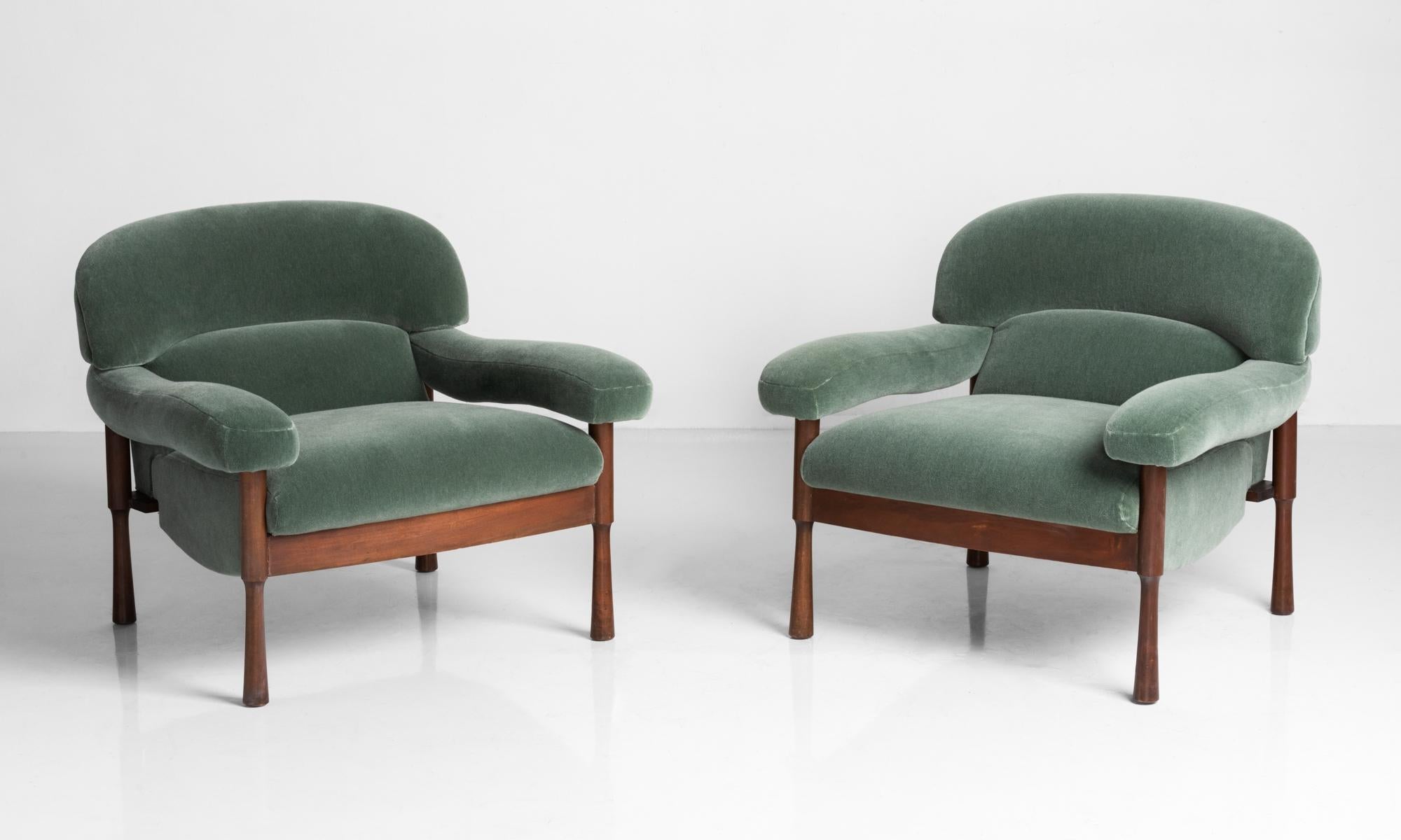 Green Mohair armchairs by Elam, Italy, circa 1960.

Newly upholstered forms with generous curves and original wood frame.
