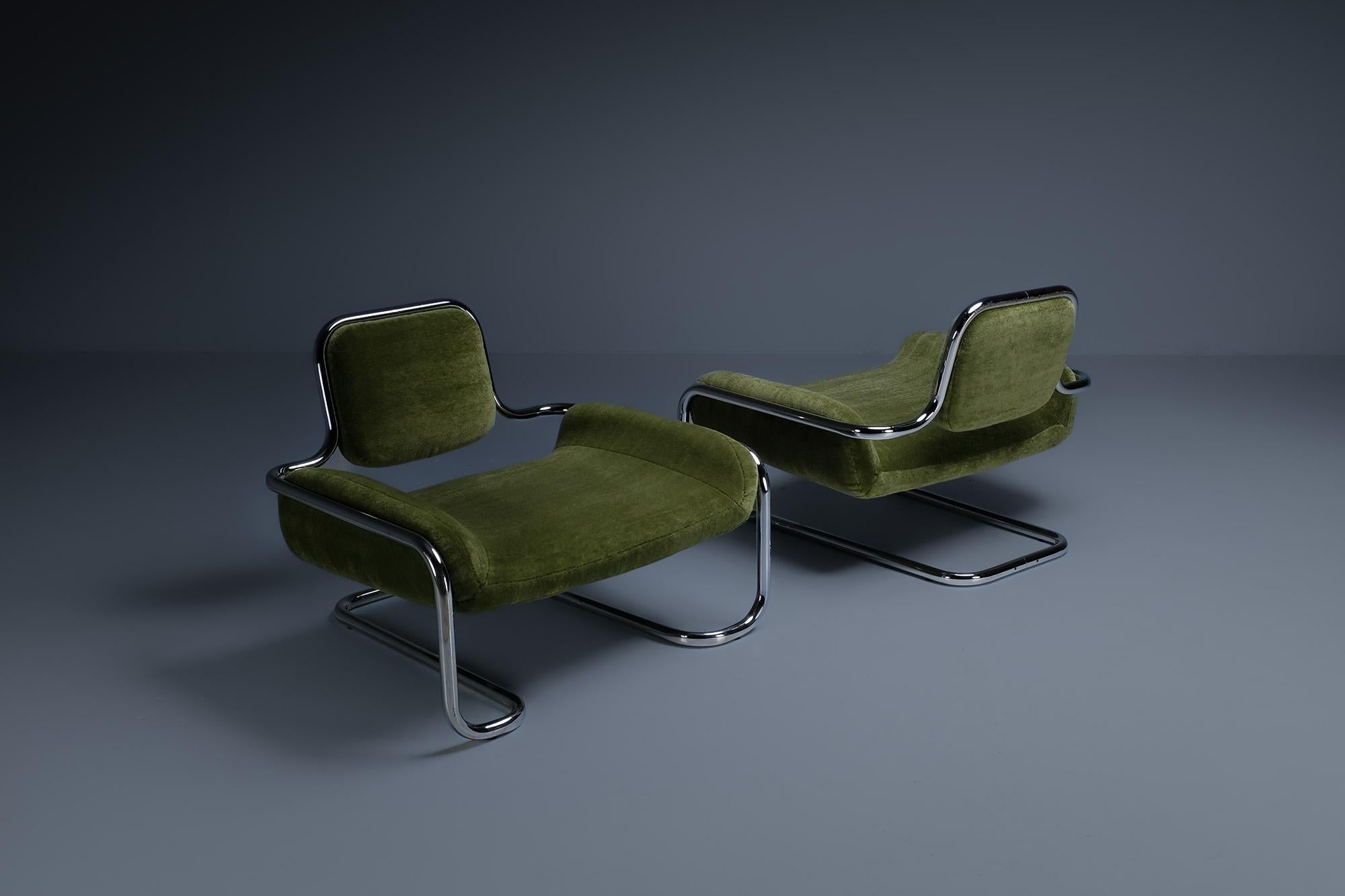 Les chaises longues Limandes de Kwok Hoi Chan pour Steiner sont un exemple exceptionnel de design moderne et de fabrication de haute qualité. Dès l'instant où l'on pose les yeux sur eux, il est clair que chaque détail a été soigneusement pensé pour
