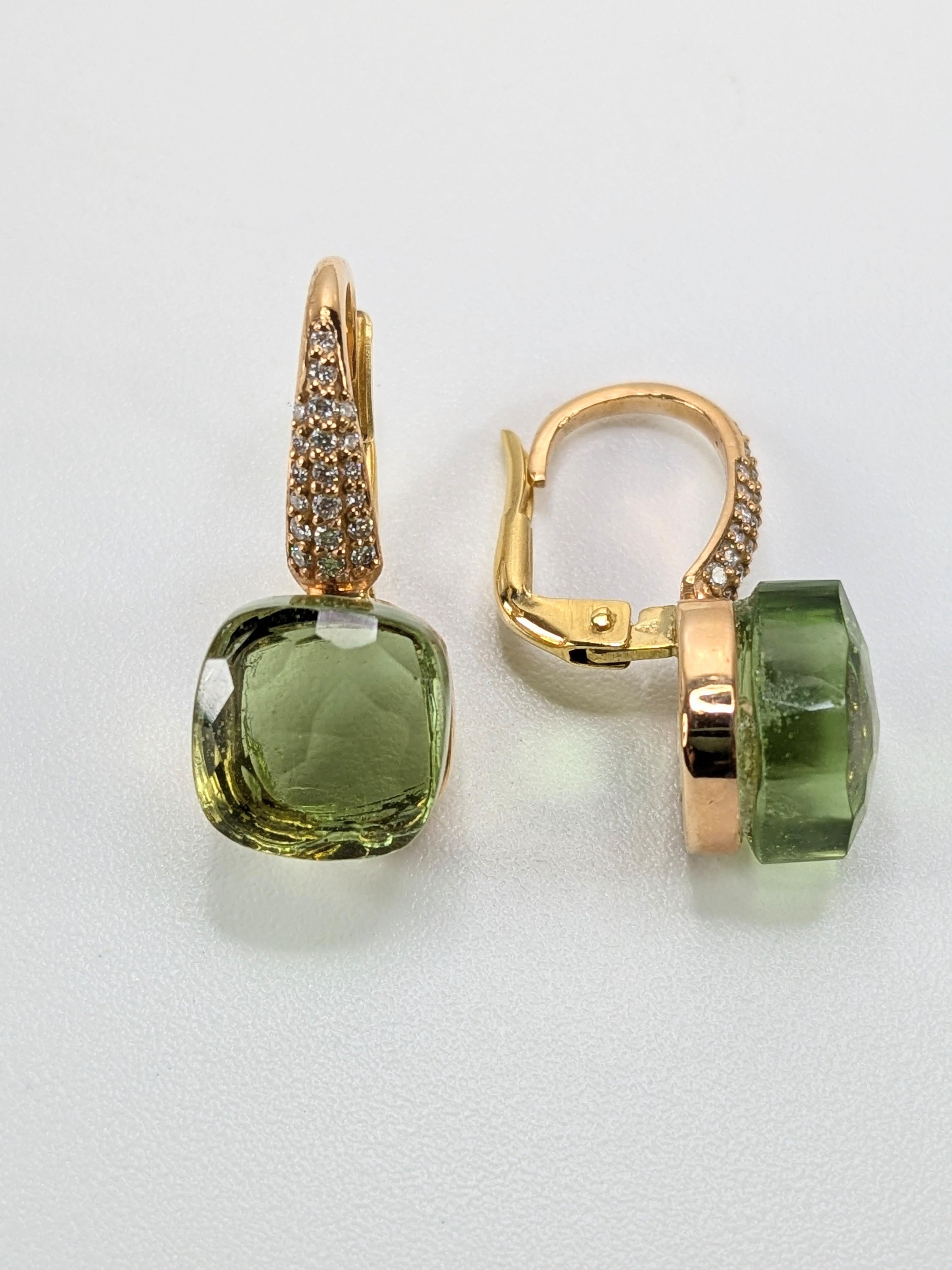 Contemporain Boucles d'oreilles pendantes en or 18k avec pavé de diamants et quartz mousse vert multifacettes en vente