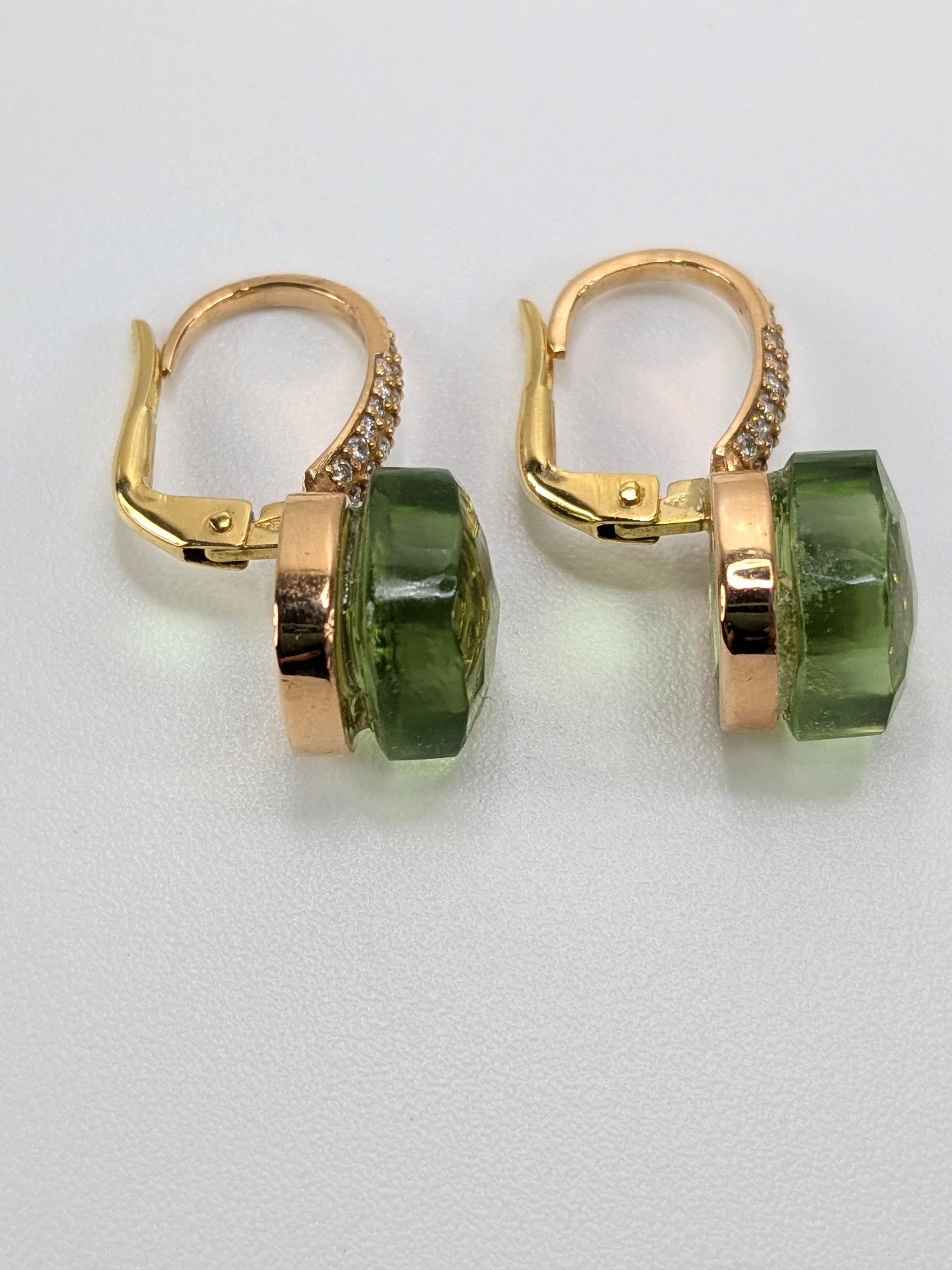 Taille rose Boucles d'oreilles pendantes en or 18k avec pavé de diamants et quartz mousse vert multifacettes en vente