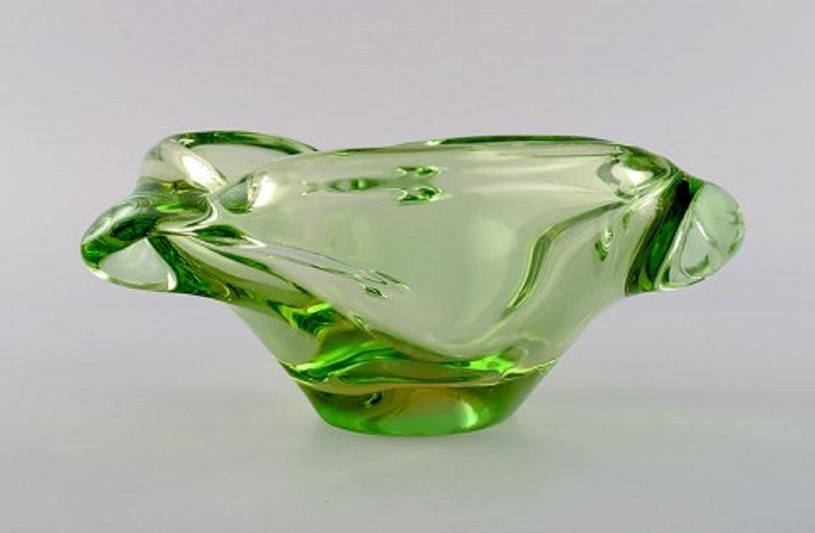 Bol vert de Murano en verre d'art soufflé à la bouche, années 1960.
Mesures : 18 x 9 cm.
En parfait état.
