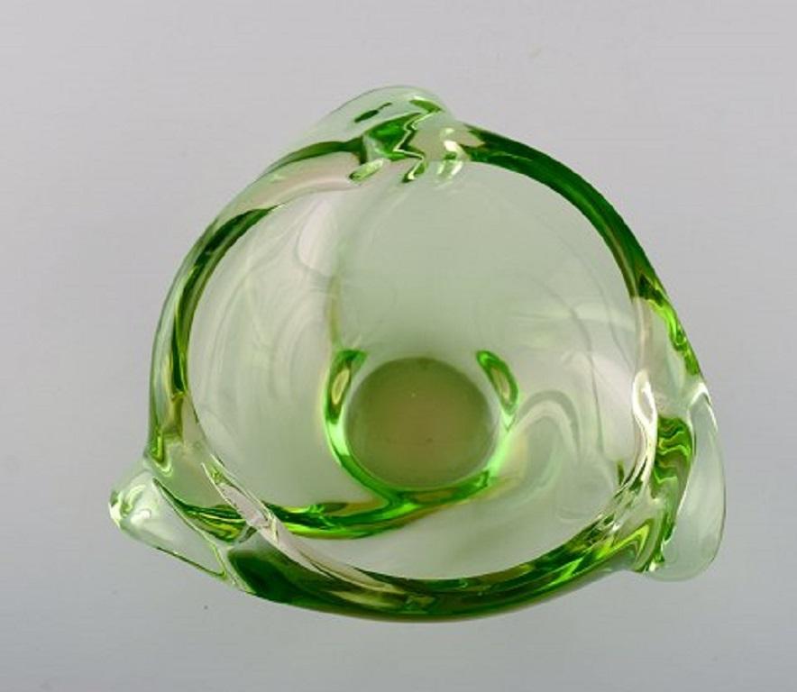 Grüne Murano-Schale aus mundgeblasenem Kunstglas, 1960er Jahre (Italienisch) im Angebot