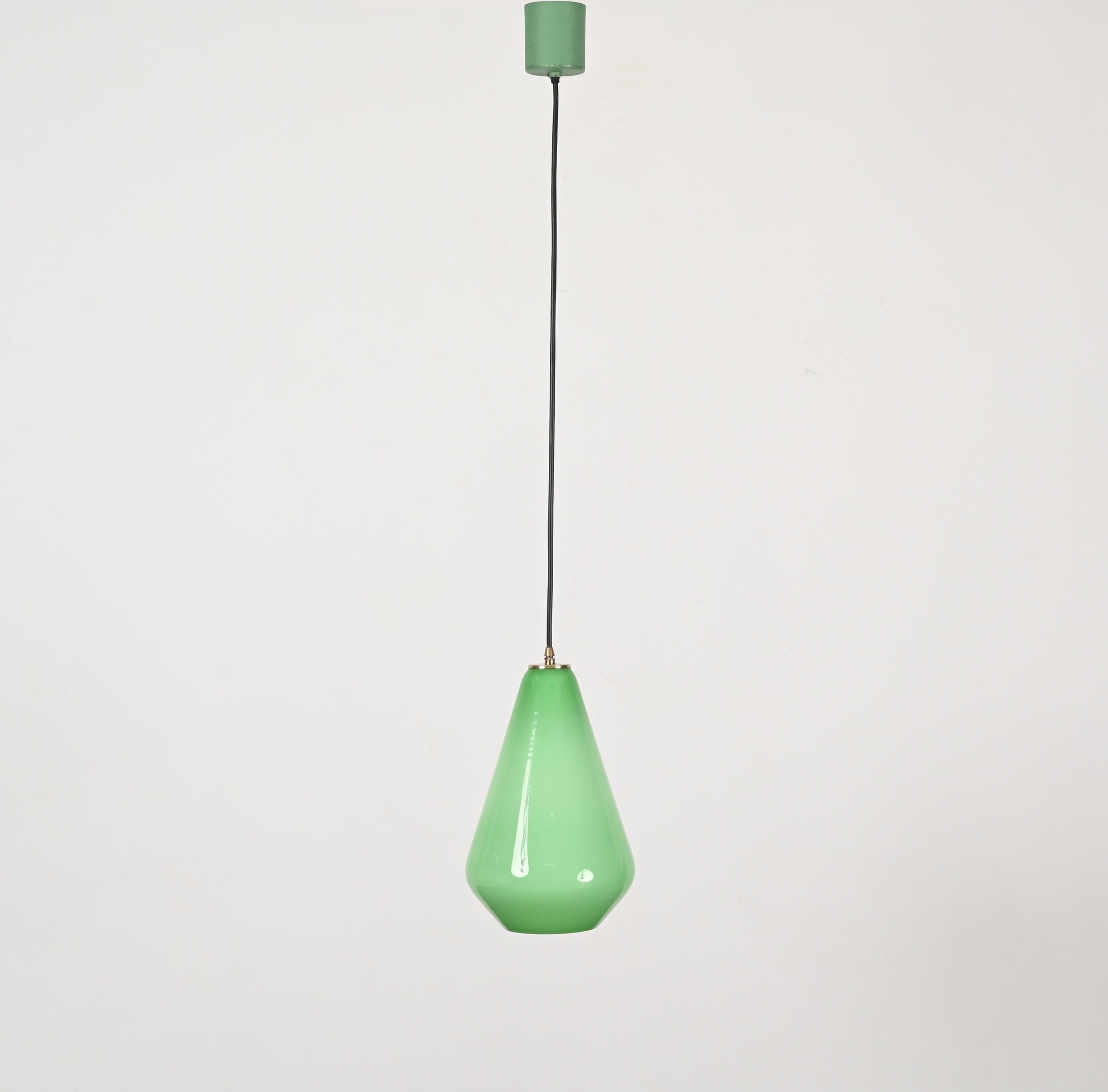 Mid-Century Modern Green Murano Cased Glass and Brass Pendant Chandelier by Stilnovo, Italy 1950s For Sale
