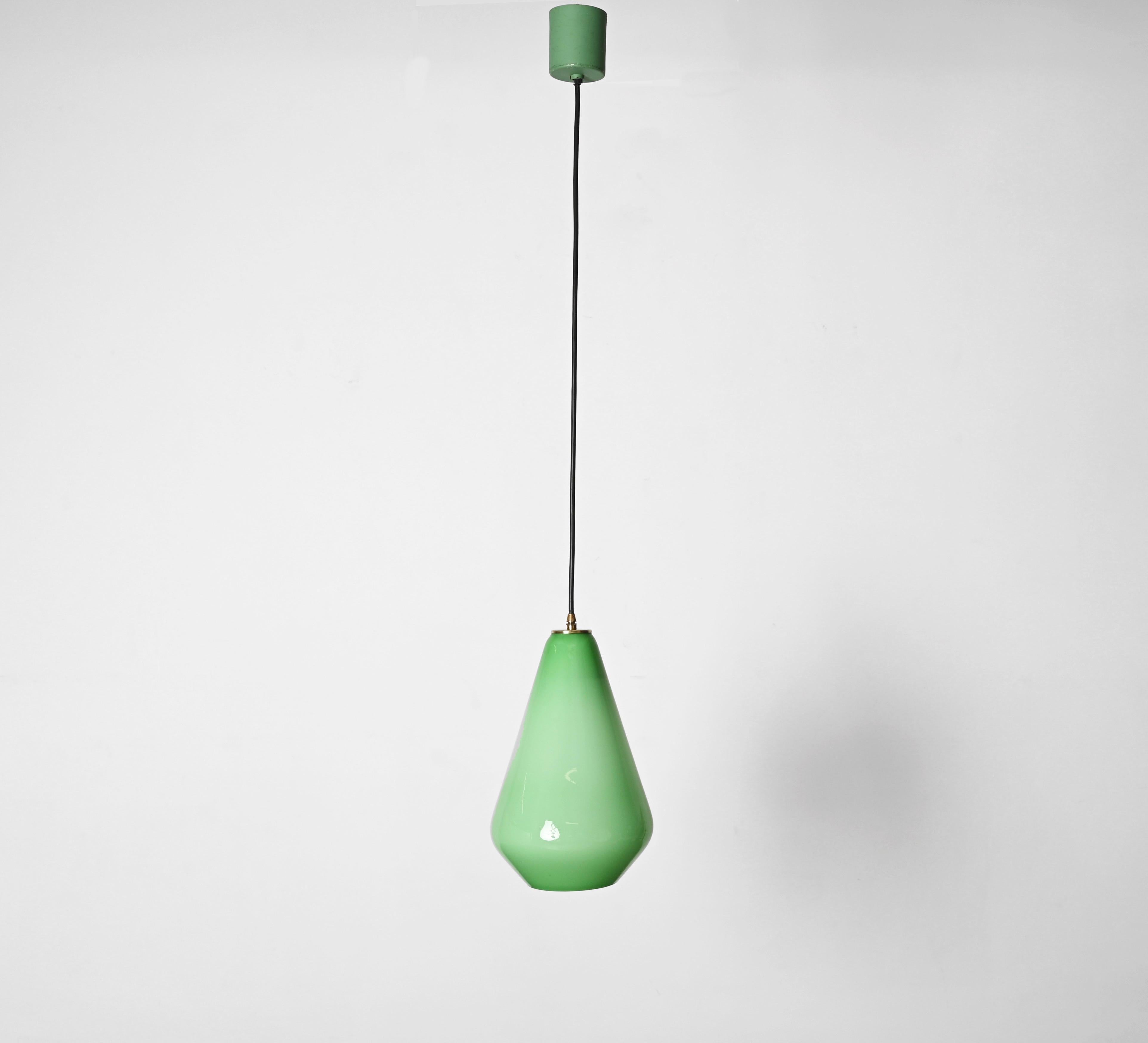 Hand-Crafted Green Murano Cased Glass and Brass Pendant Chandelier by Stilnovo, Italy 1950s For Sale