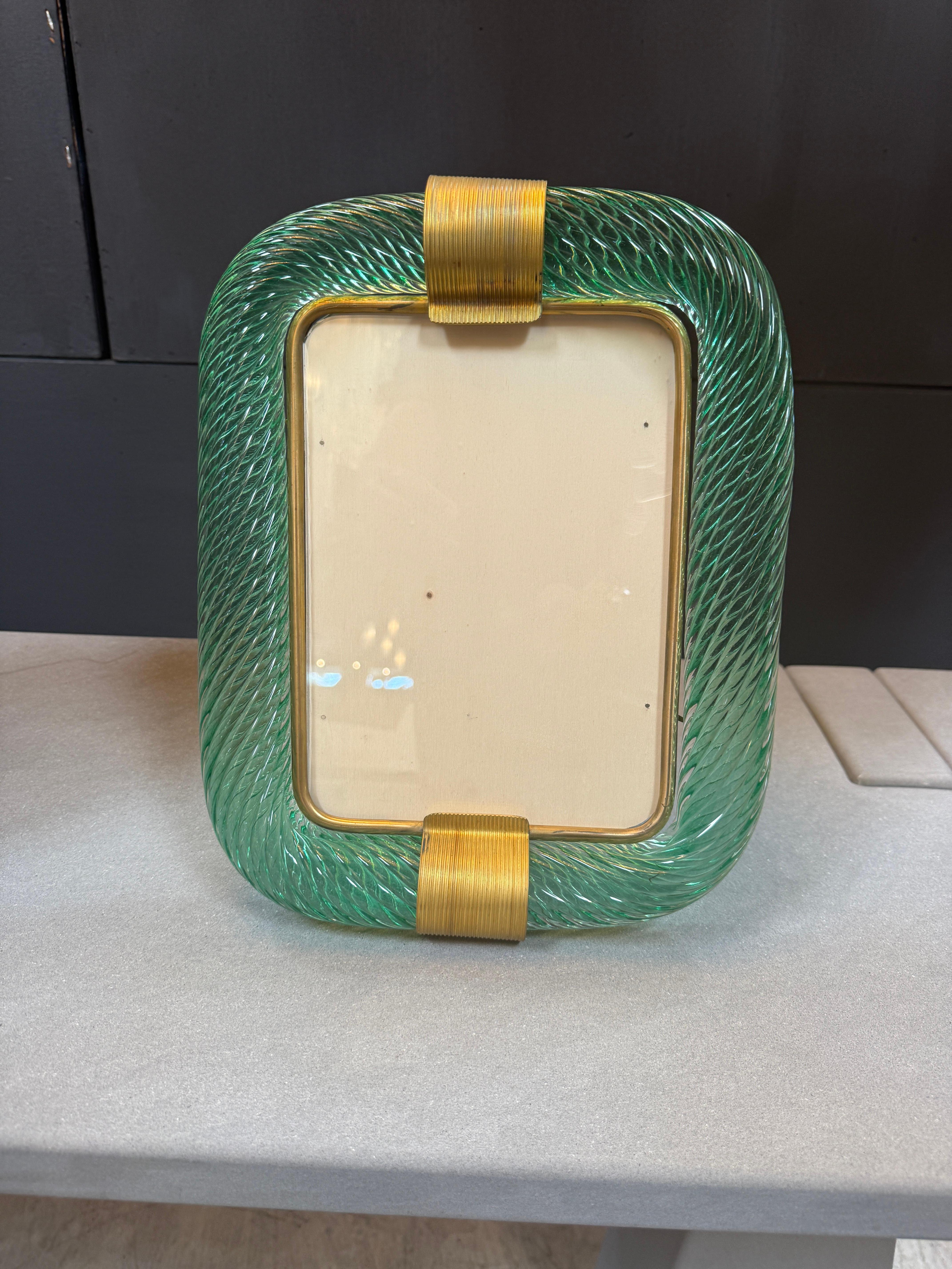 Moderno Cornice in ottone e vetro di Murano verde in vendita