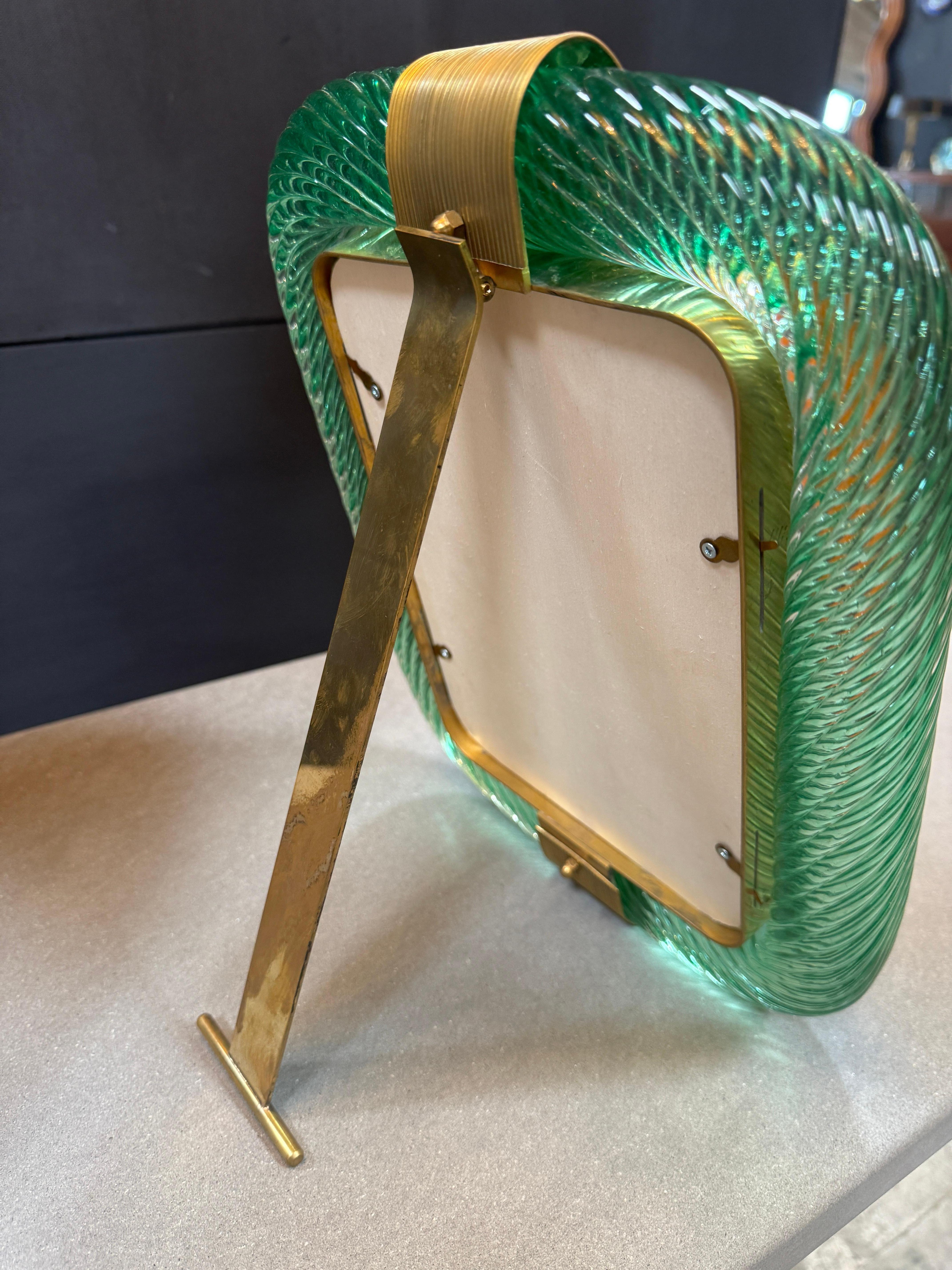 Vetro di Murano Cornice in ottone e vetro di Murano verde in vendita