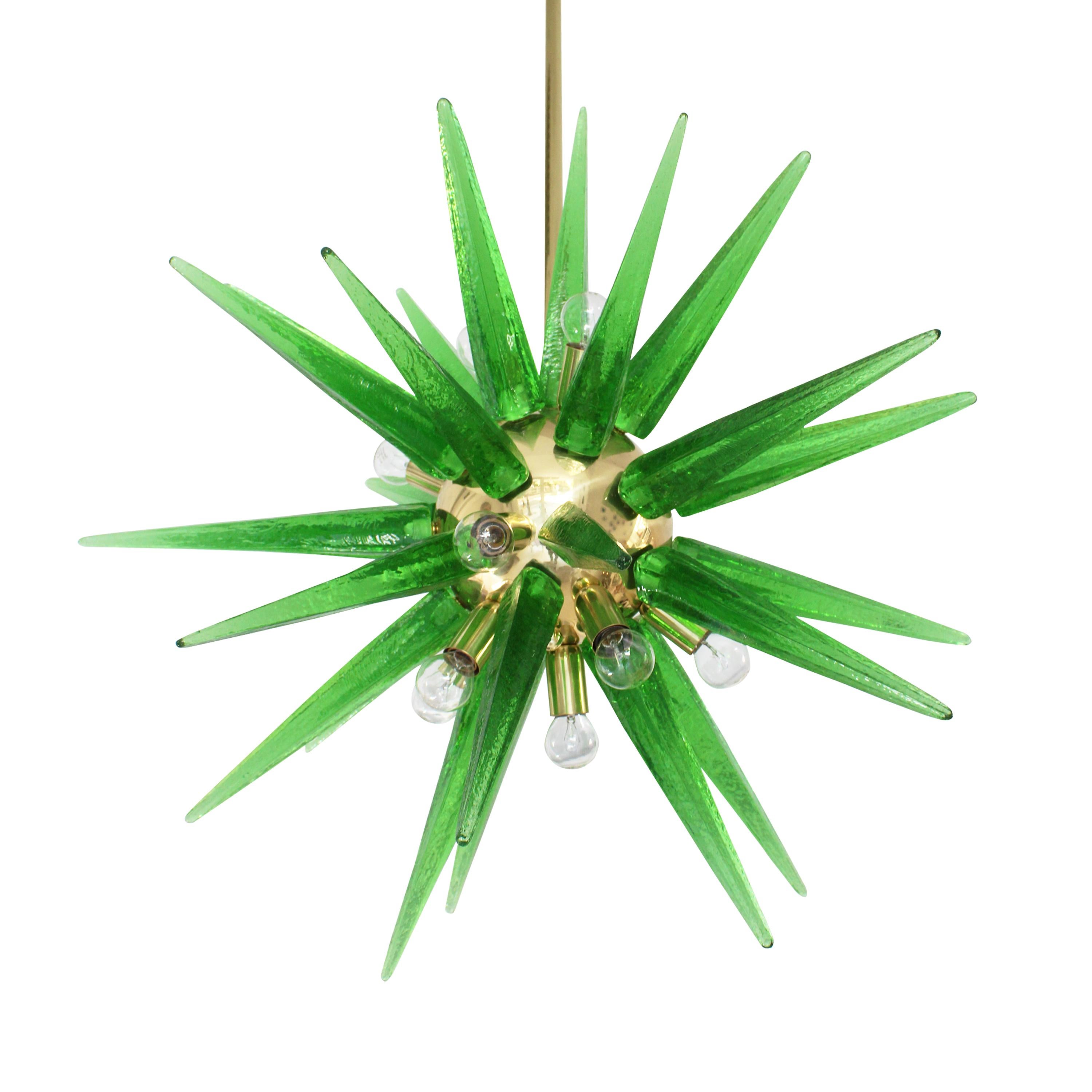 Italiano Lampada in stile Sputnik in vetro di Murano verde e ottone, Italia, 1970