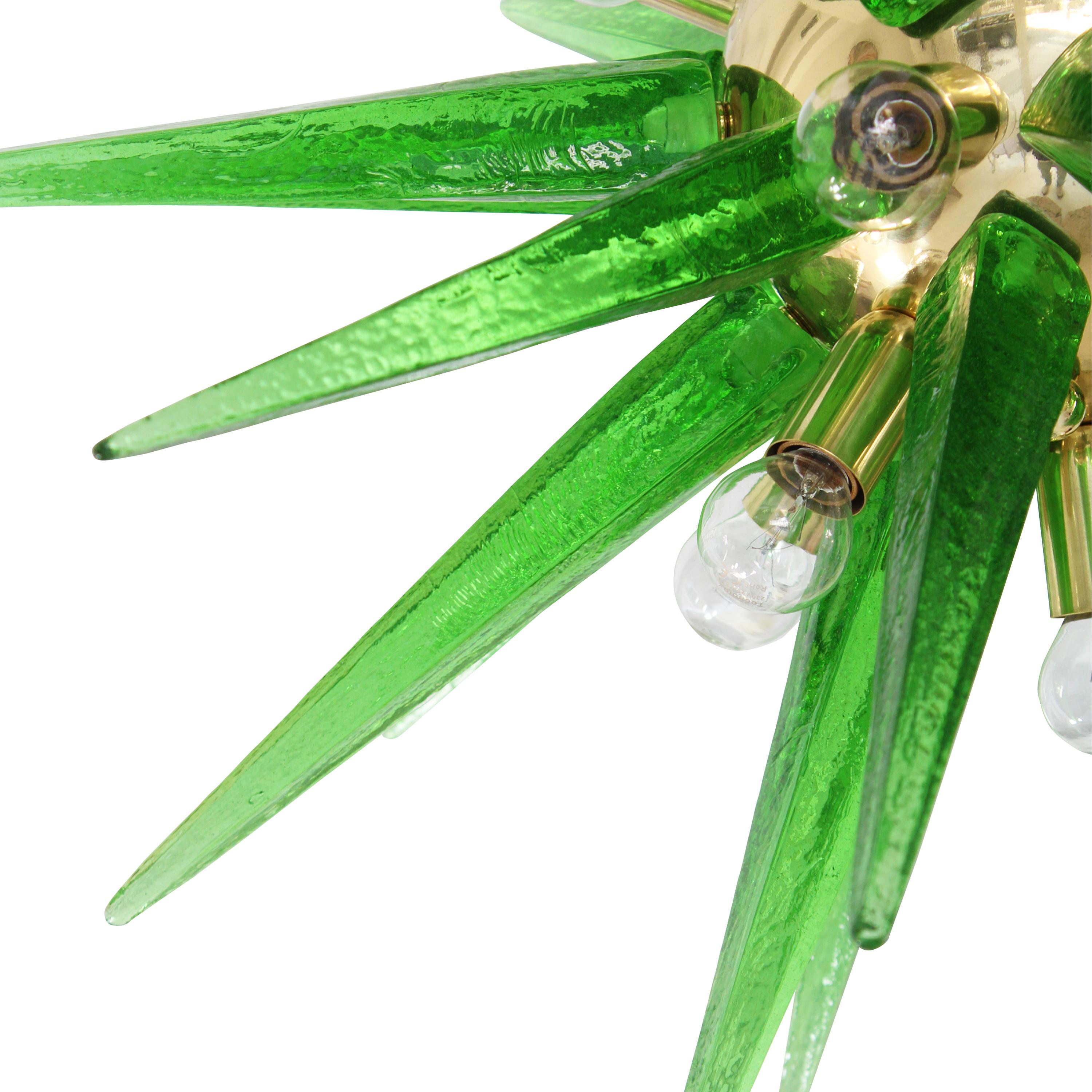 XX secolo Lampada in stile Sputnik in vetro di Murano verde e ottone, Italia, 1970