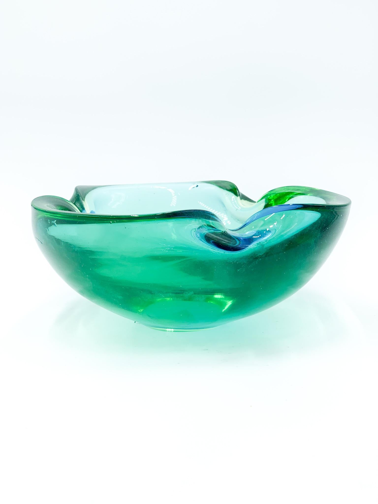 Green Murano Glass Ashtray with Blue Shades by Flavio Poli 1960s In Excellent Condition For Sale In Milano, MI
