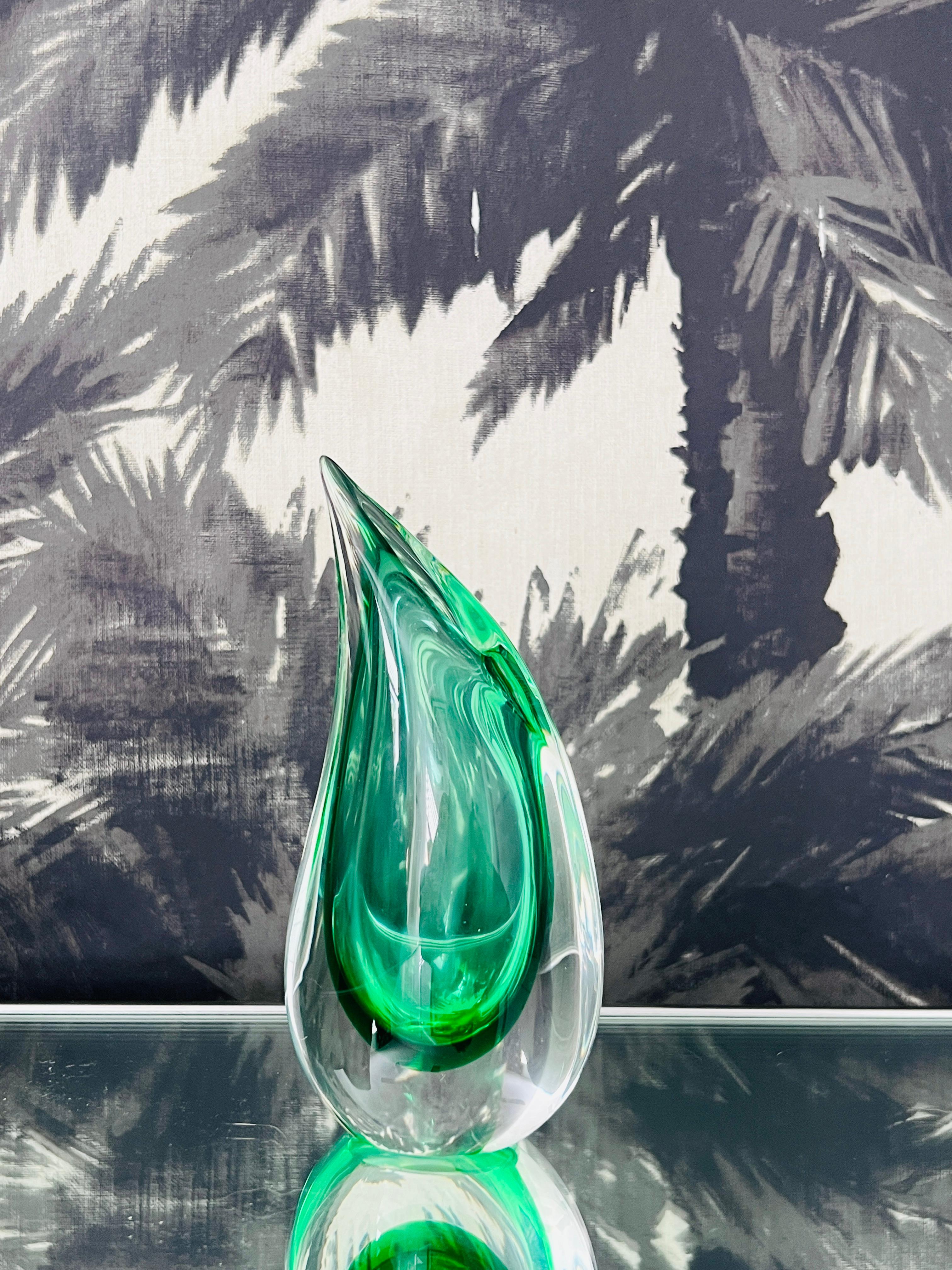 Green Murano Glass Bud Vase with Flame Tip Design by Luigi Onesto, 1970's Signed In Good Condition In Fort Lauderdale, FL