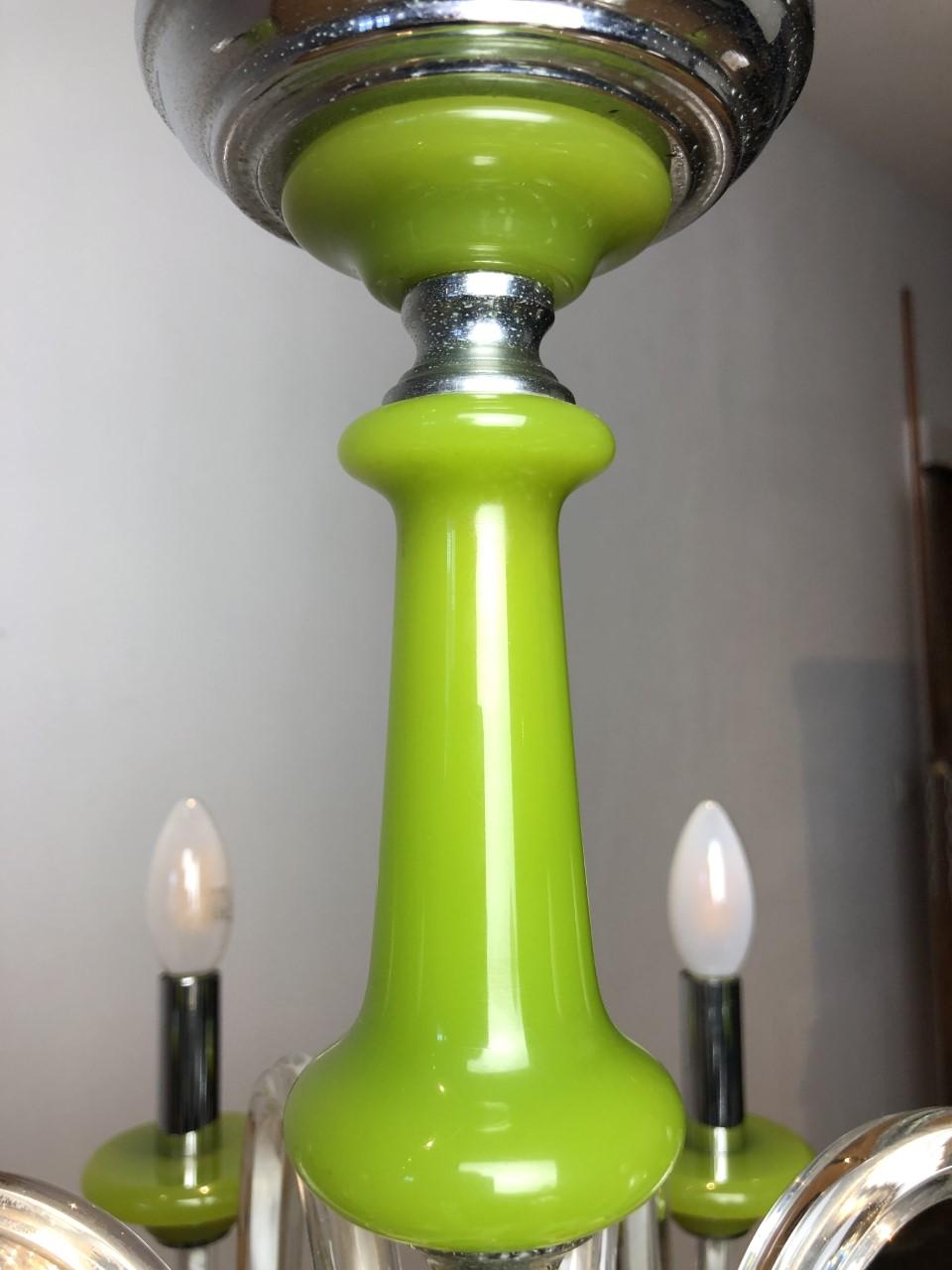Green Murano Glass chandelier. 
An 8-armed Murano chandelier from the Mid-20th Century. 
This ceiling light has 8 curling arms with beautiful green glass details. 
Vintage Italian lighting - Italian chandelier.
Green - bright green - leaf green.

Do