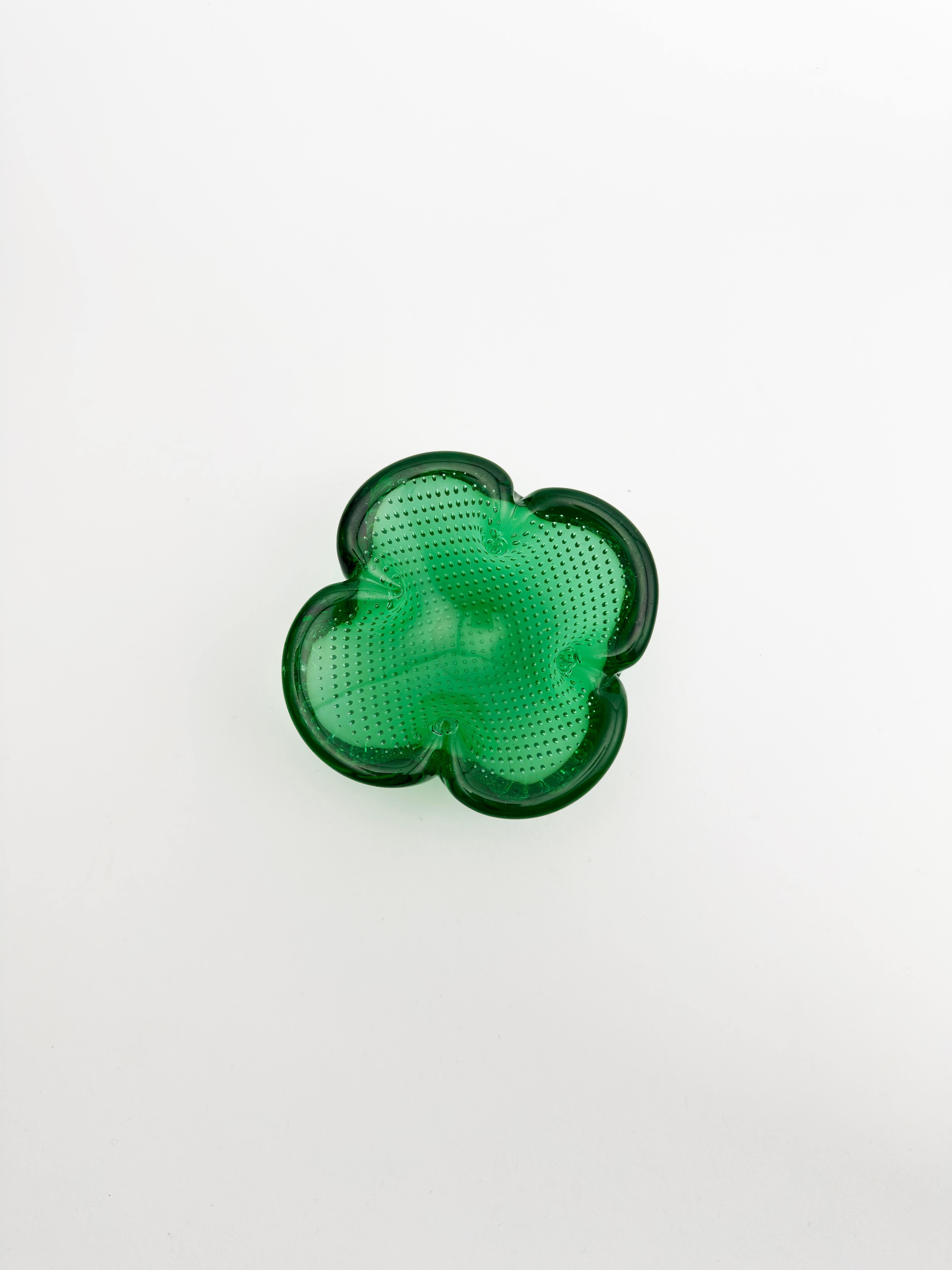 Coupe à bulles en forme de trèfle en verre de Murano vert, Archimede Seguso, Italie, années 1960 en vente 3