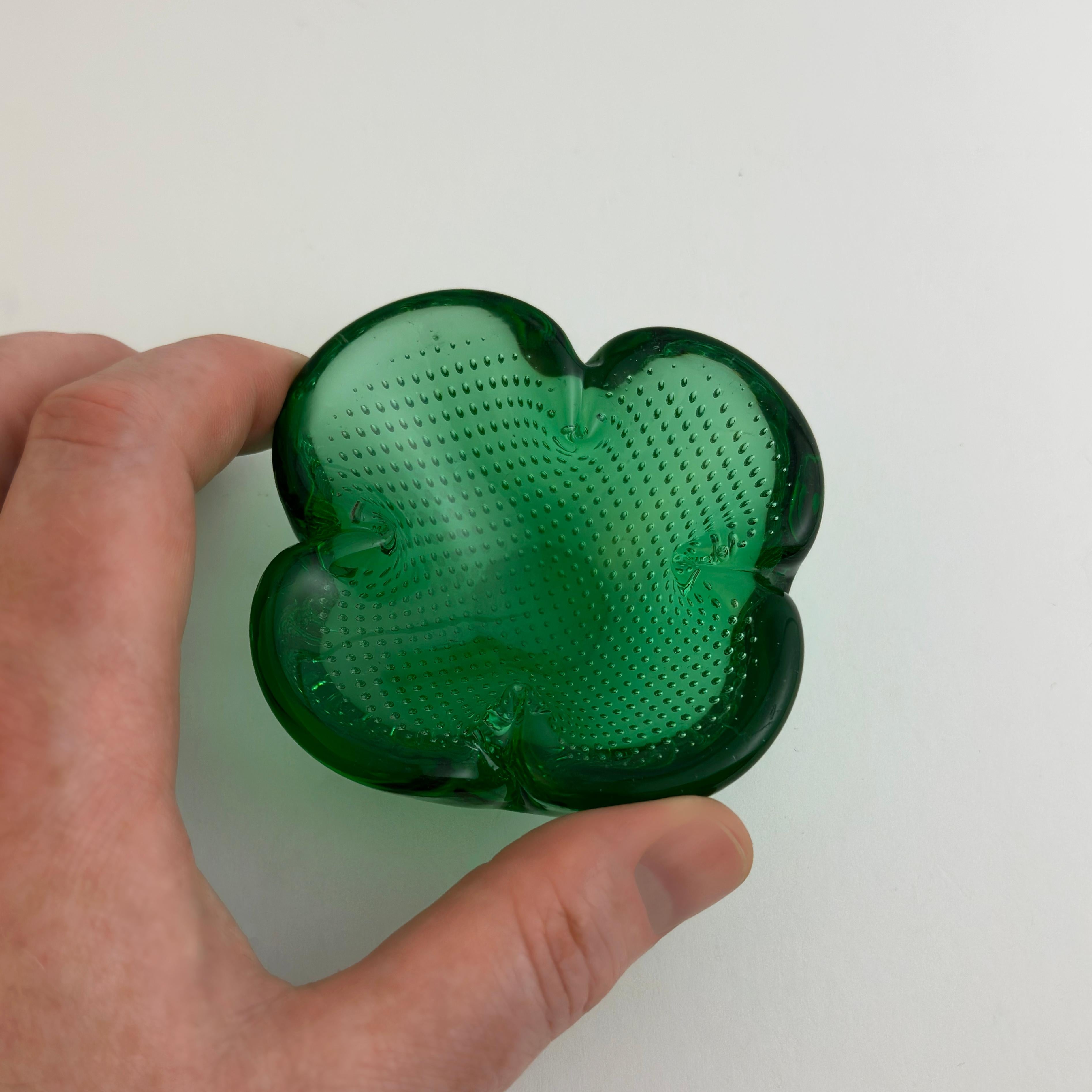 italien Coupe à bulles en forme de trèfle en verre de Murano vert, Archimede Seguso, Italie, années 1960 en vente