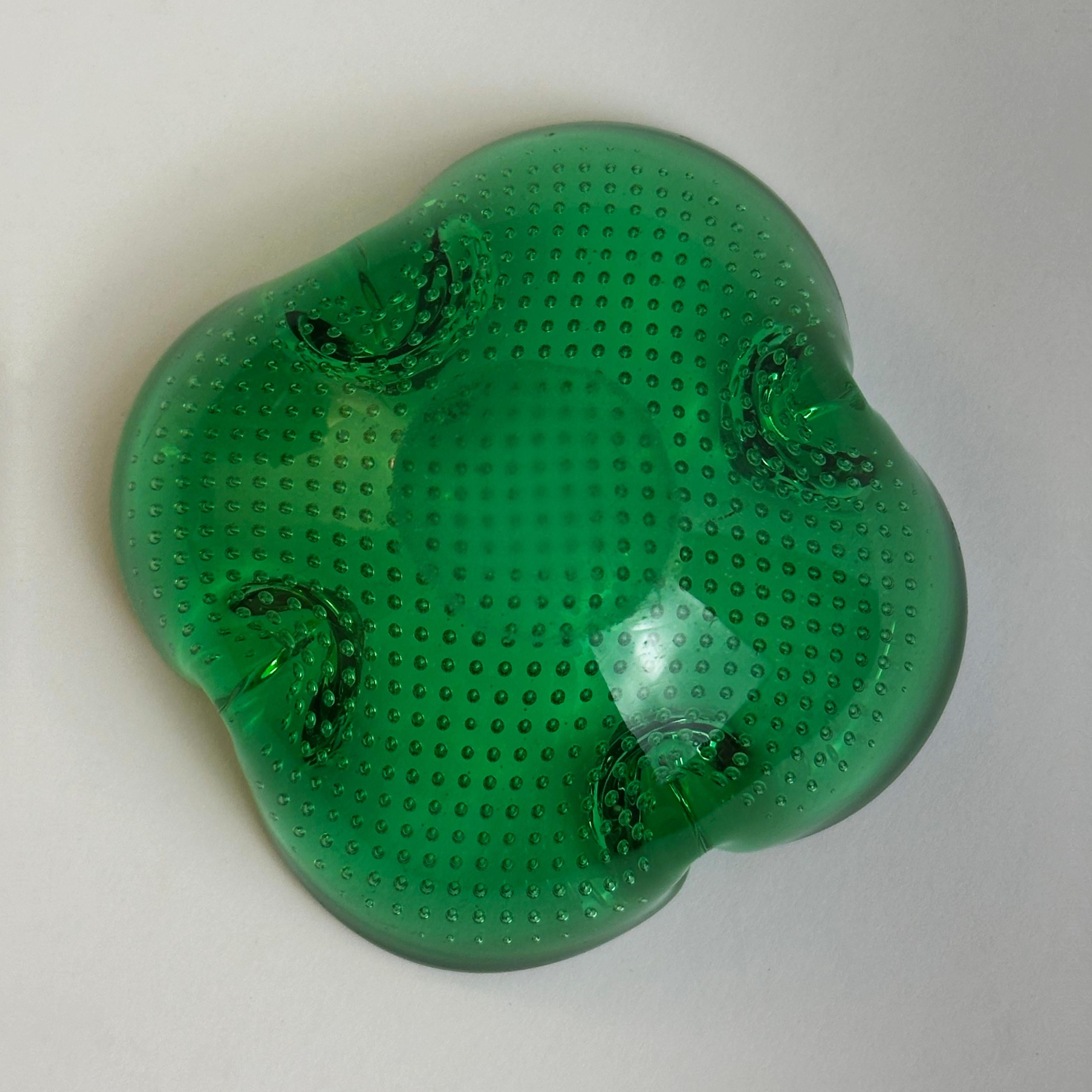 Coupe à bulles en forme de trèfle en verre de Murano vert, Archimede Seguso, Italie, années 1960 Bon état - En vente à Glasgow, GB