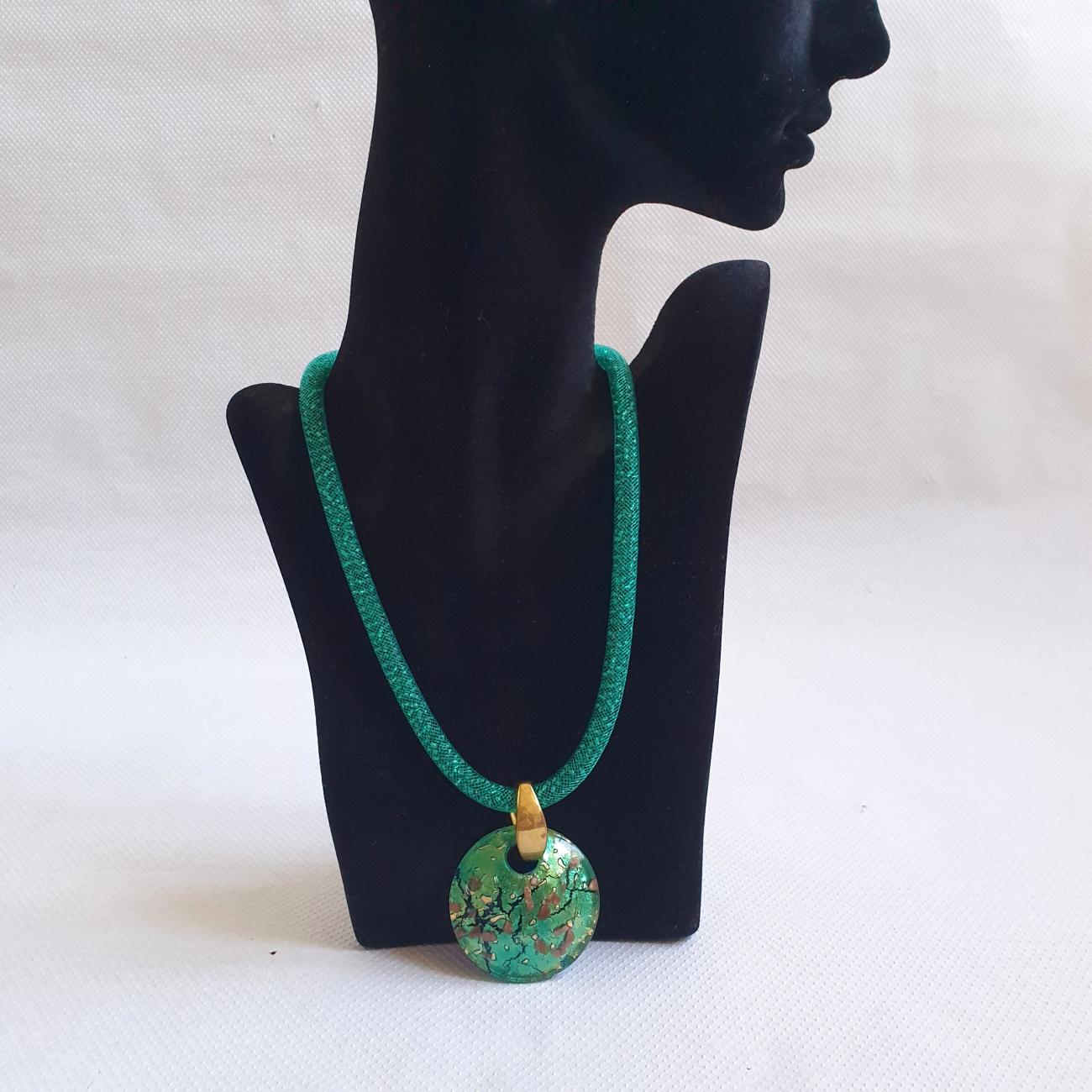 Halskette mit grünem Muranoglas-Anhänger (Moderne) im Angebot