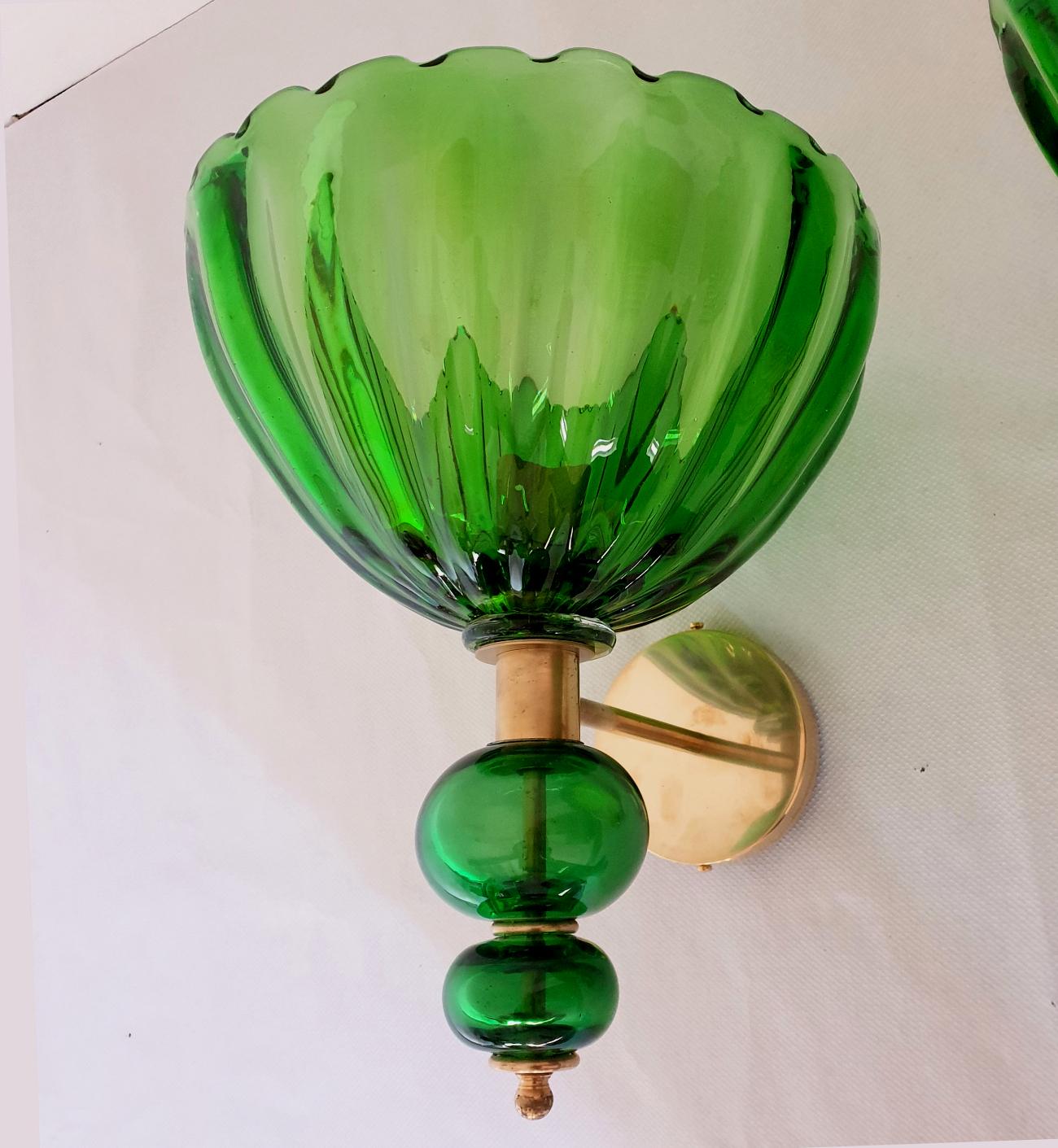 Green Murano glass Mid Century sconces - a pair In Excellent Condition For Sale In Dallas, TX