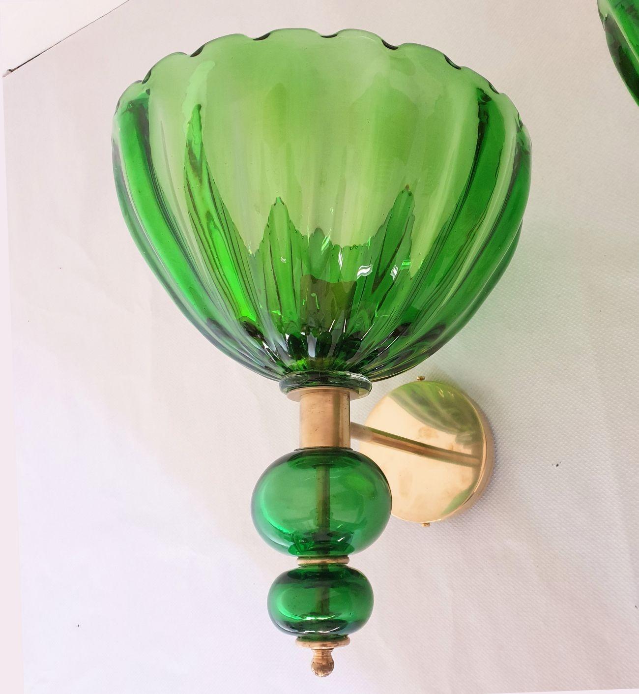 Green Murano glass Mid Century sconces - a pair In Excellent Condition For Sale In Dallas, TX