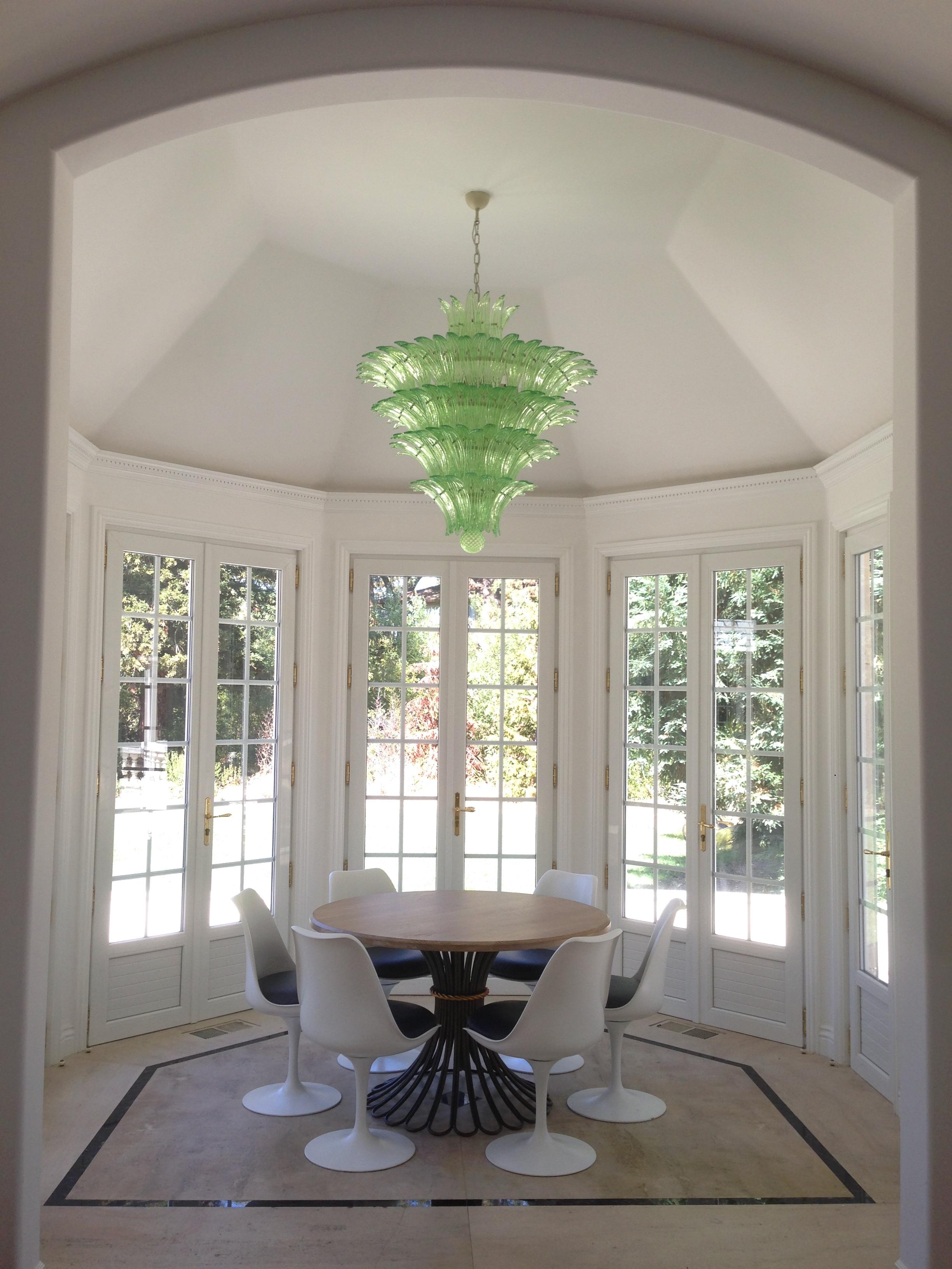 Mid-Century Modern Green Murano Glass Palmettes Chandelier in the Style of Barovier e Toso For Sale