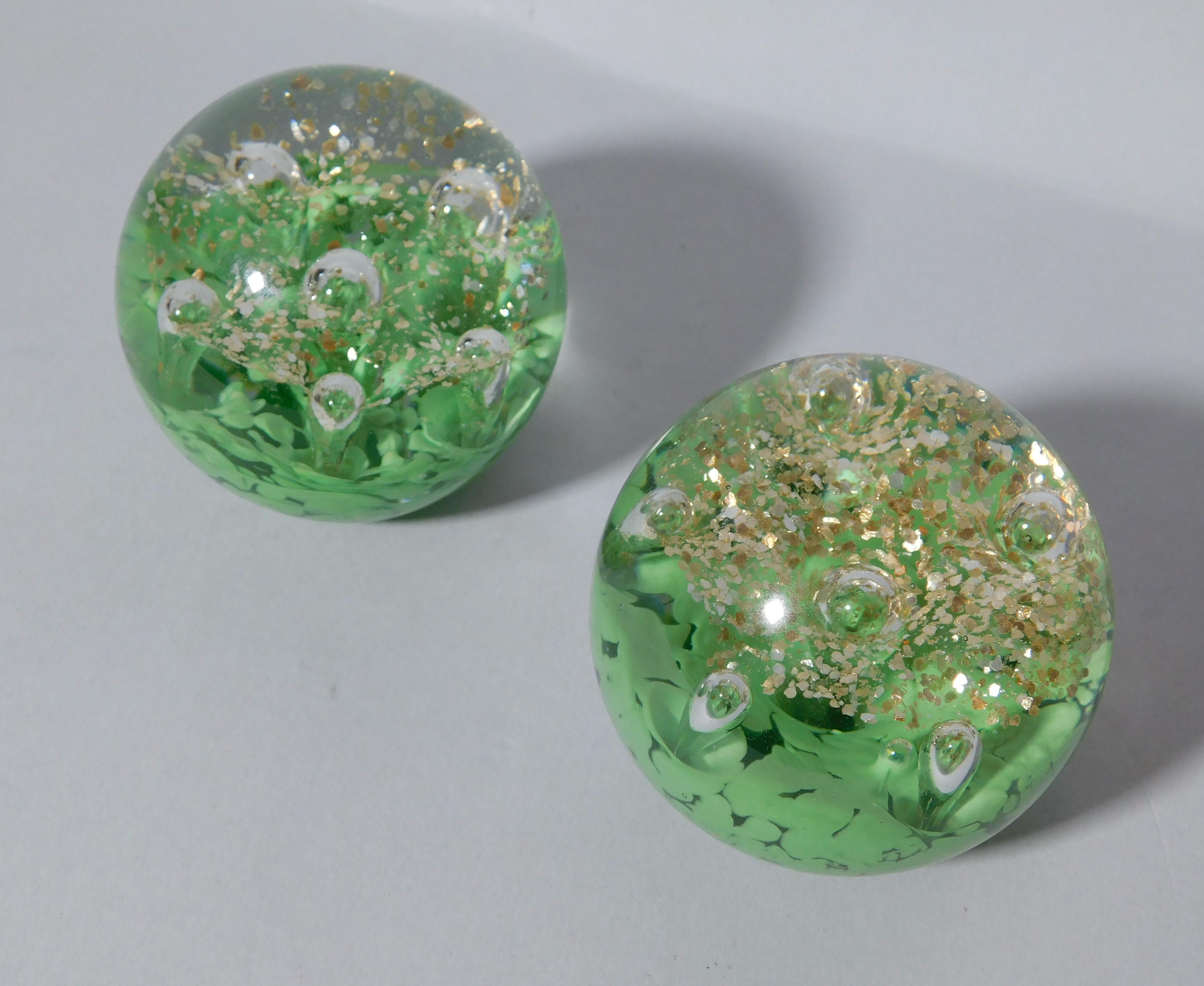 Briefbeschwerer aus grünem Muranoglas, 2 verfügbar (Moderne der Mitte des Jahrhunderts) im Angebot