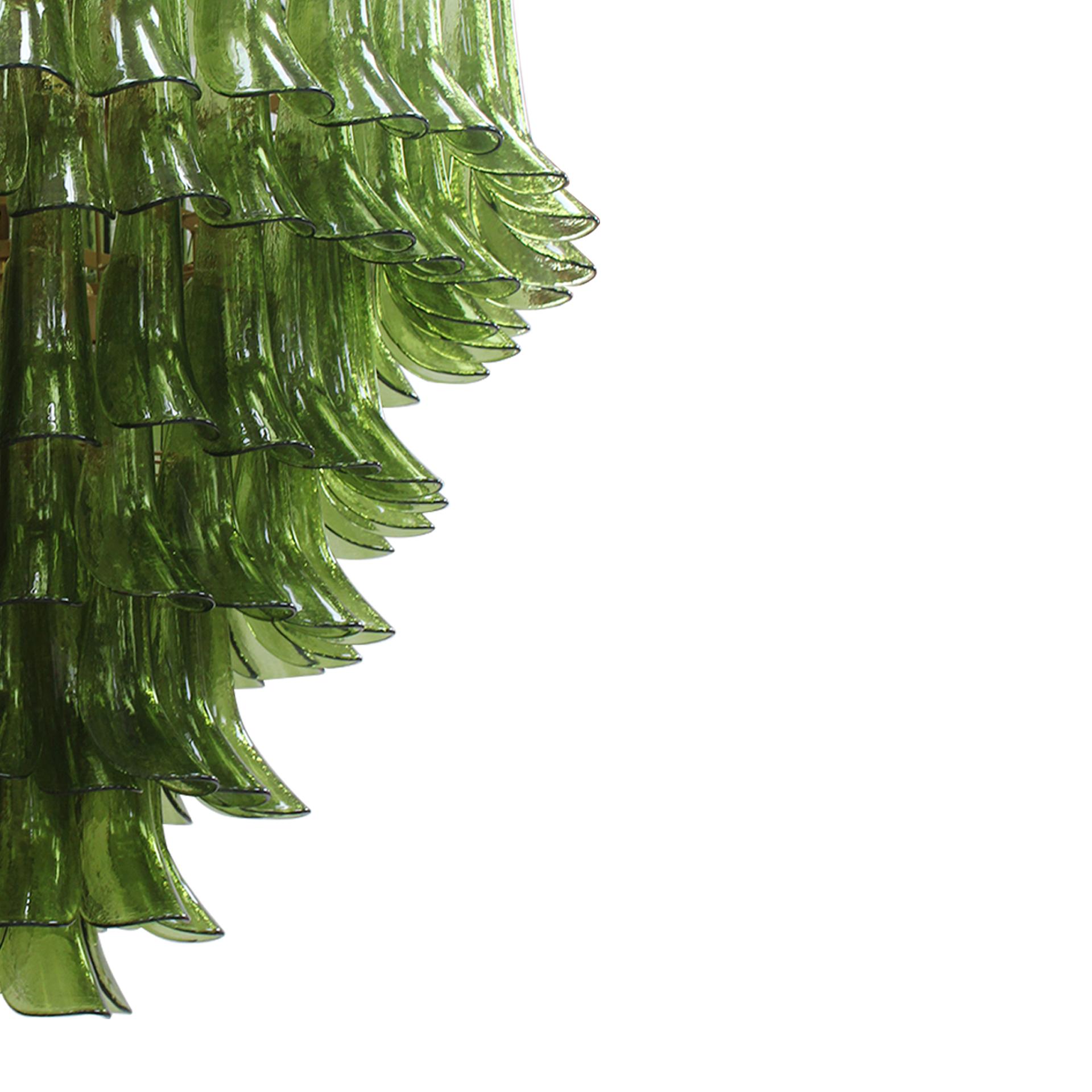XXIe siècle et contemporain Green Murano Glass Petal Chandelier with Gold-Toned Support, Italy en vente