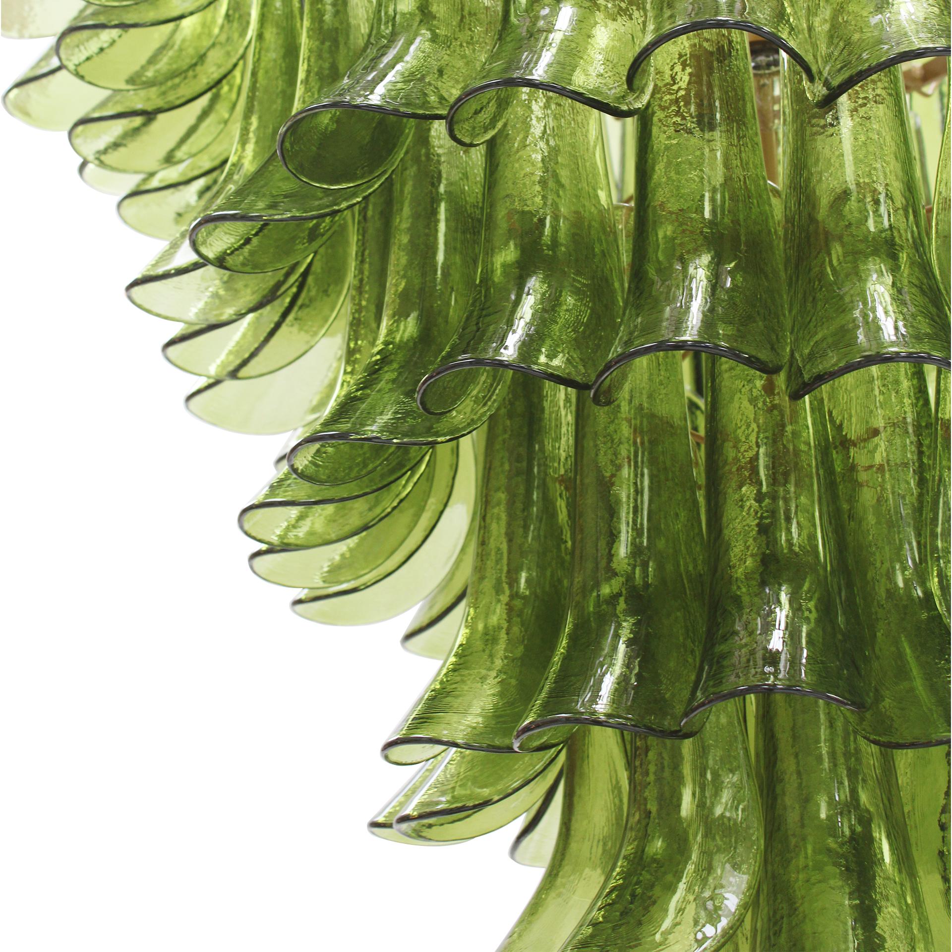 Laiton Green Murano Glass Petal Chandelier with Gold-Toned Support, Italy en vente