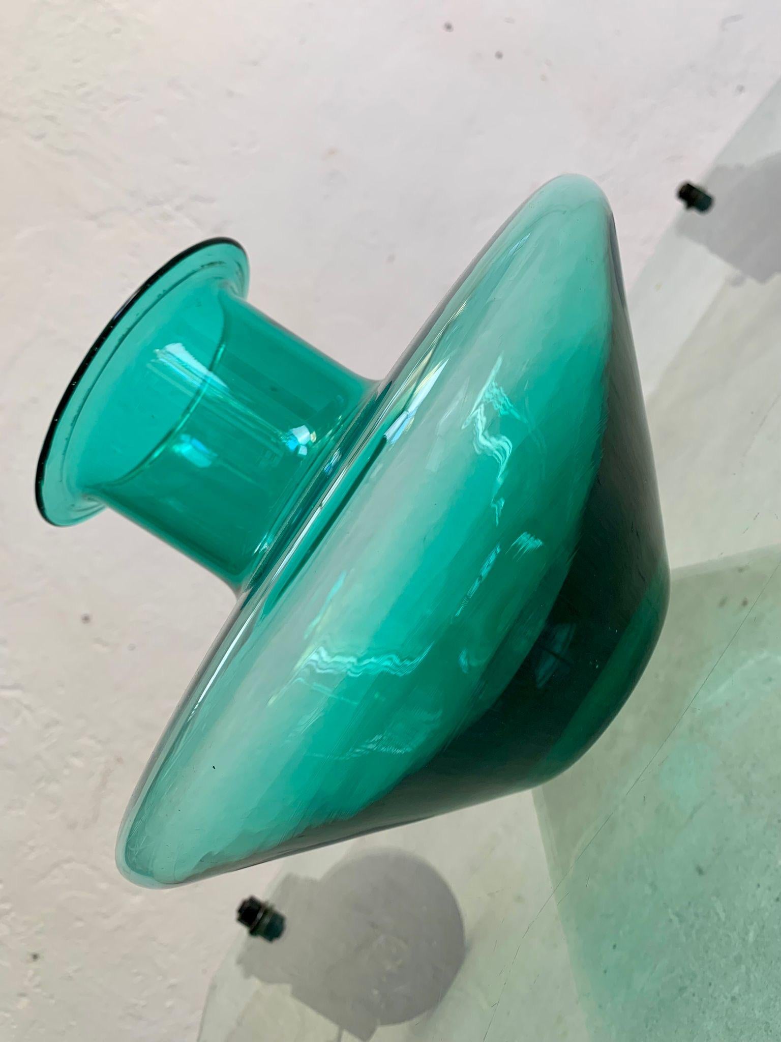 Vase aus grünem Muranoglas von Salviati, 1970er Jahre, Italien. (Moderne der Mitte des Jahrhunderts) im Angebot