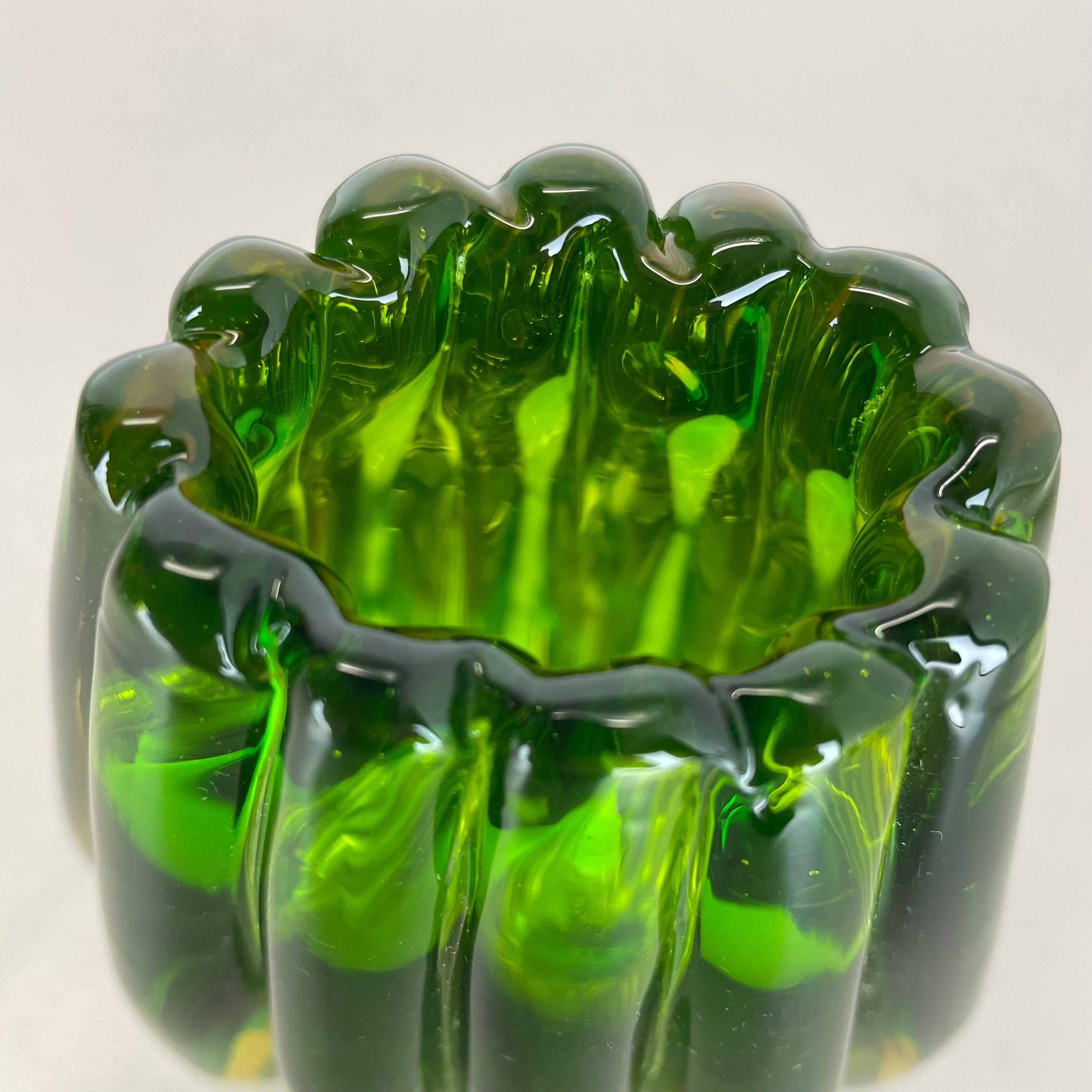 Green Murano Glass Vase Element Cordonato d'oro by Barovier and Toso Italy 1970s For Sale 4