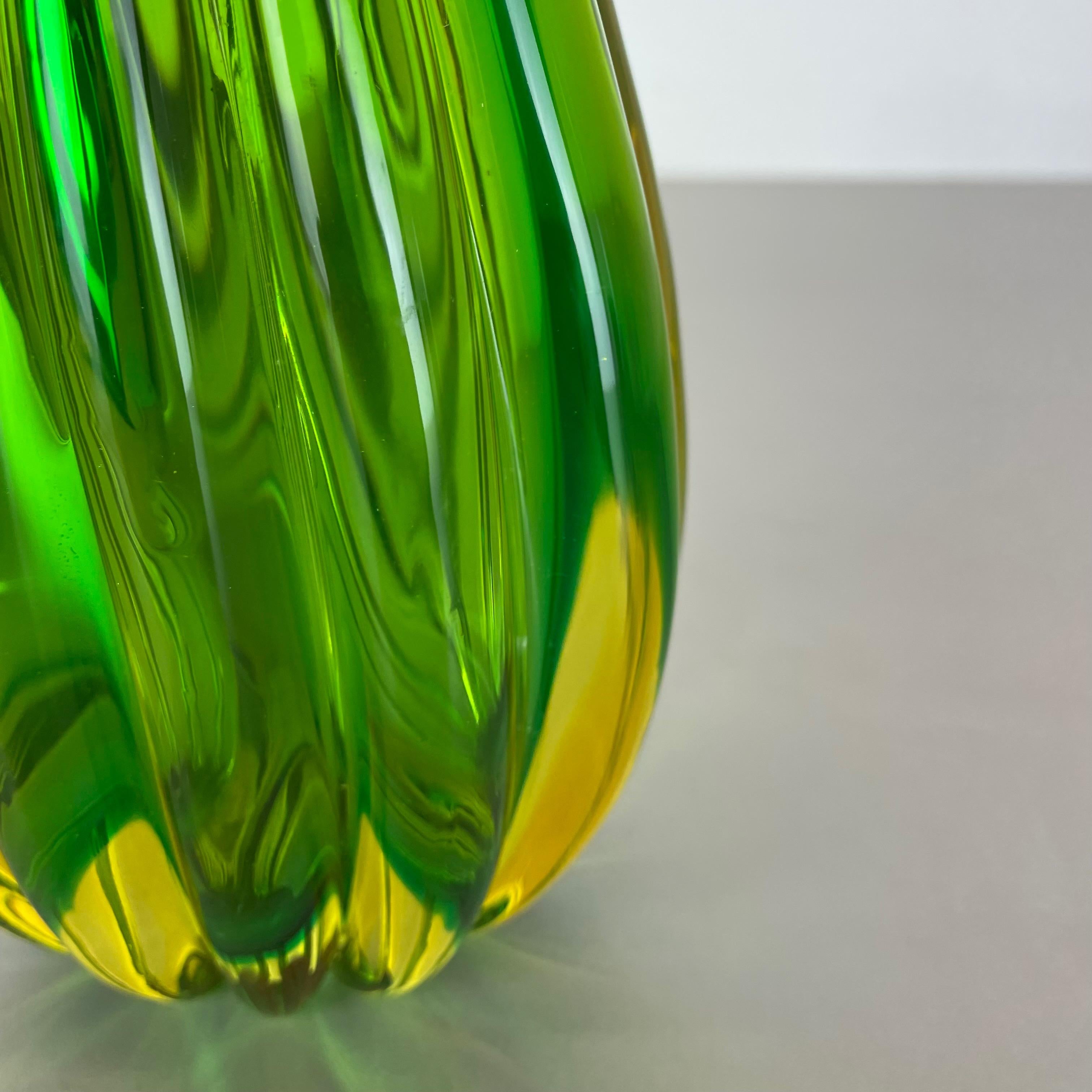 Green Murano Glass Vase Element Cordonato d'oro by Barovier and Toso Italy 1970s For Sale 6