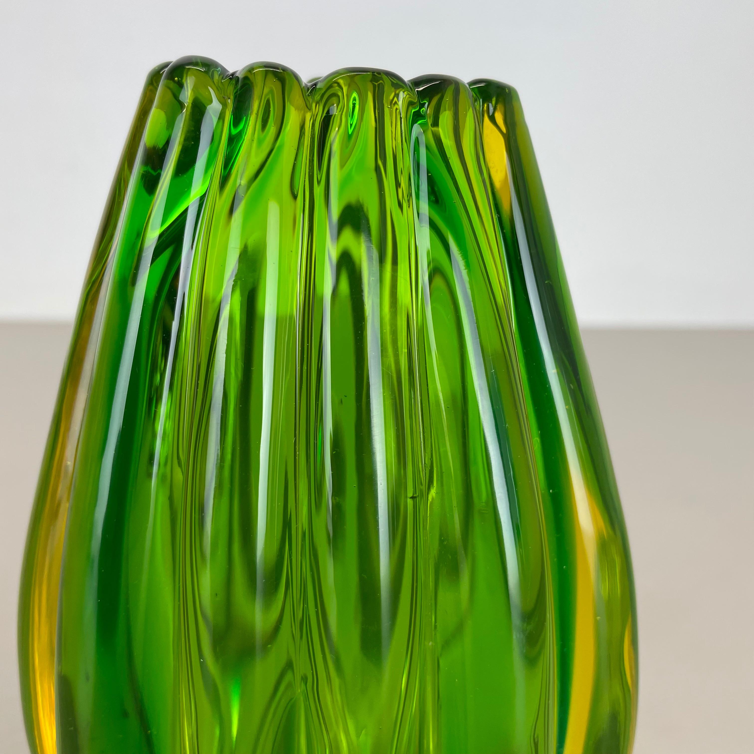 Green Murano Glass Vase Element Cordonato d'oro by Barovier and Toso Italy 1970s For Sale 7
